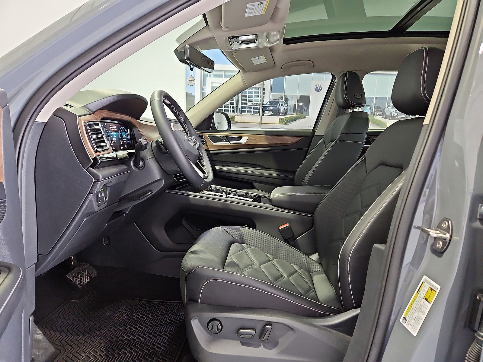 2026 Volkswagen Atlas photo 16 of 22