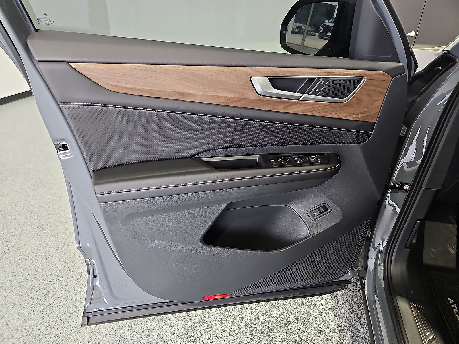 2026 Volkswagen Atlas photo 15 of 22