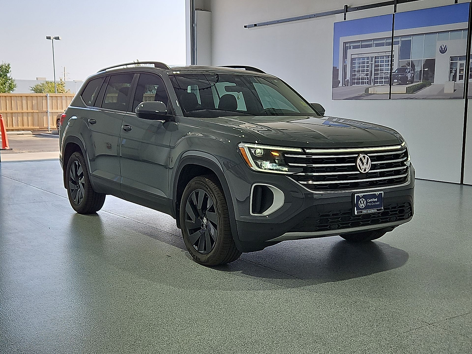 2026 Volkswagen Atlas photo 2 of 22