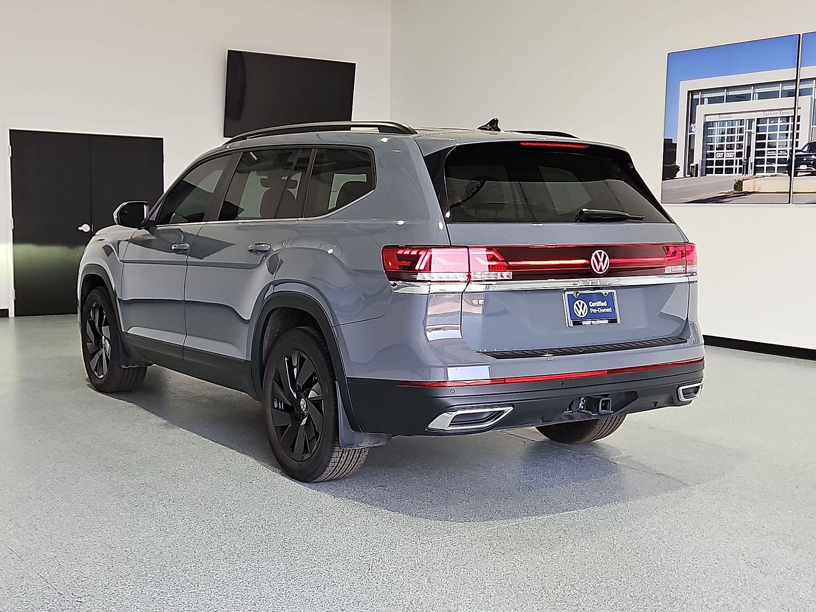 2026 Volkswagen Atlas photo 6 of 22