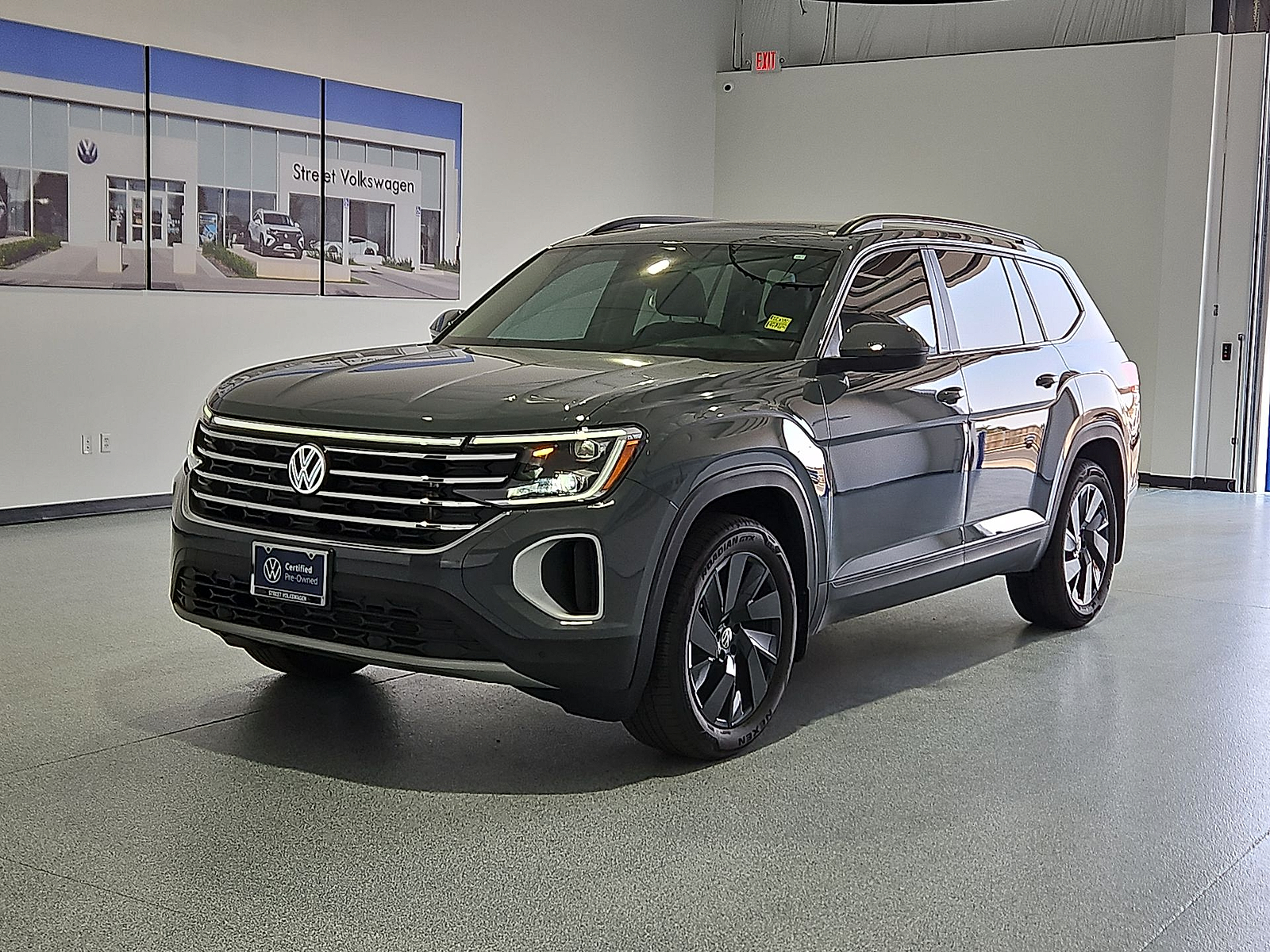 2026 Volkswagen Atlas photo 4 of 22