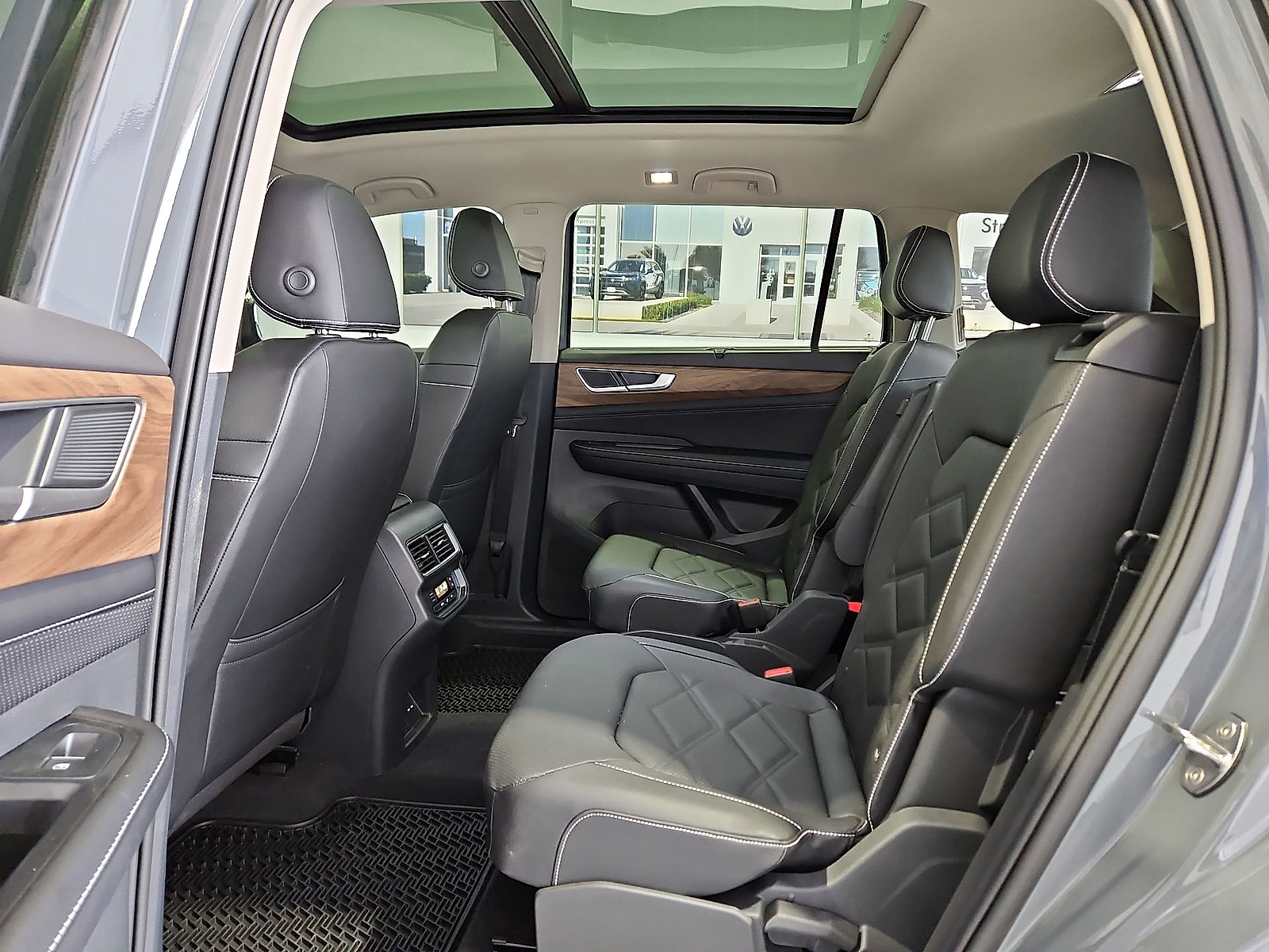 2026 Volkswagen Atlas photo 13 of 22