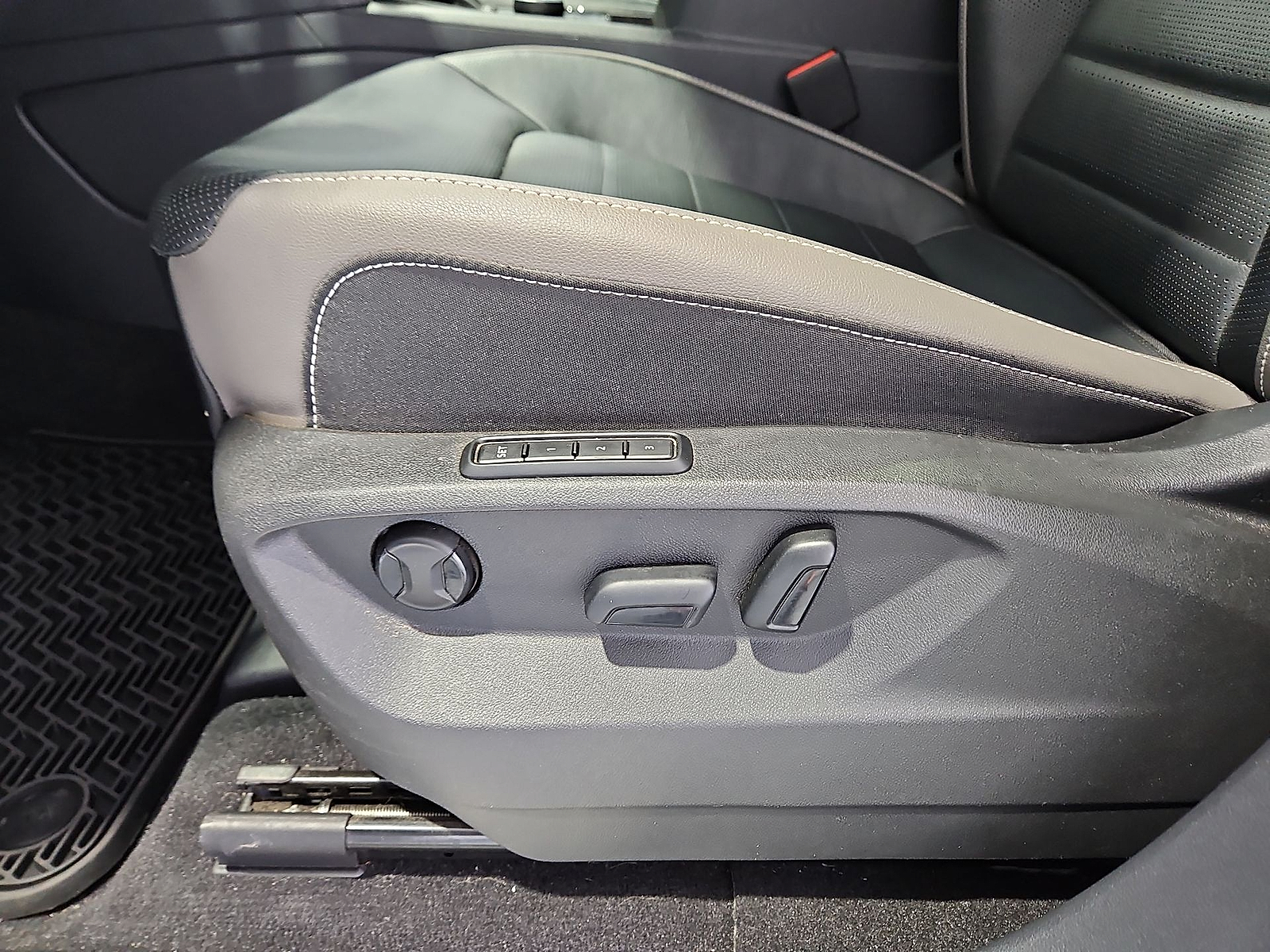 2023 Volkswagen Atlas 3.6L V6 SEL Premium R-Line Opal White at Street VW of Amarillo