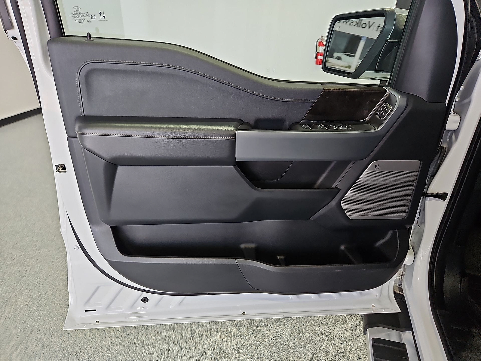2023 Ford F-150 LARIAT Oxford White at Street VW of Amarillo