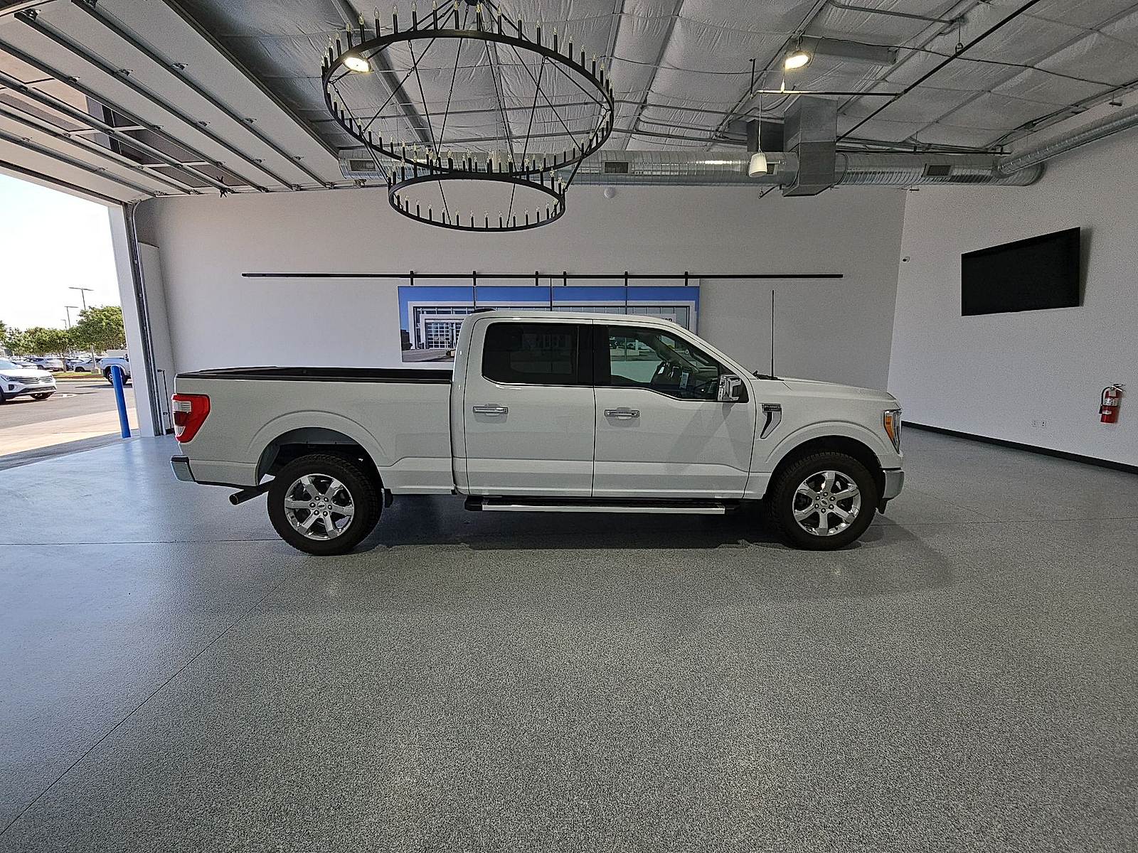 2023 Ford F-150 LARIAT Oxford White at Street VW of Amarillo