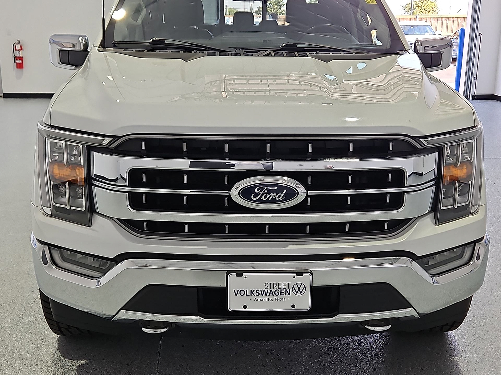 2023 Ford F-150 LARIAT Oxford White at Street VW of Amarillo