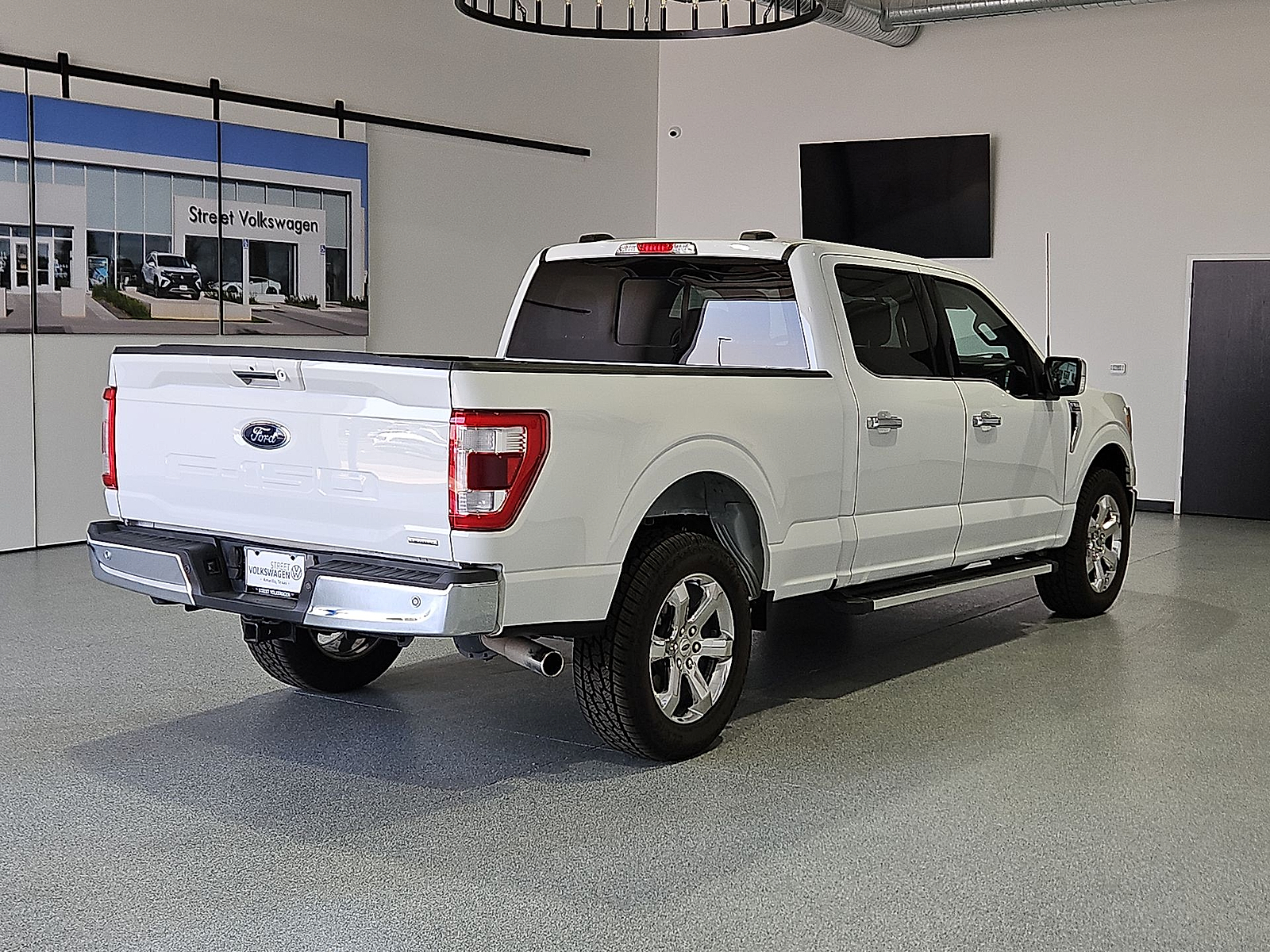 2023 Ford F-150 LARIAT Oxford White at Street VW of Amarillo