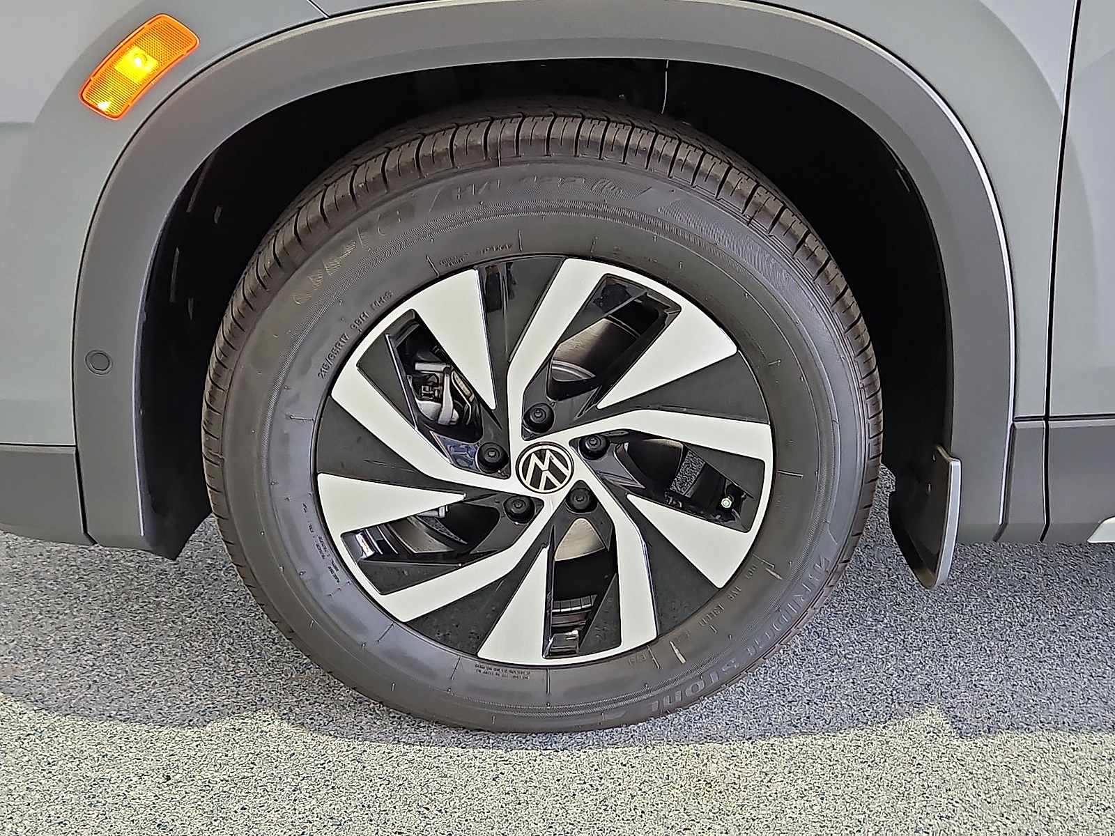 2026 Volkswagen Tiguan photo 11 of 22
