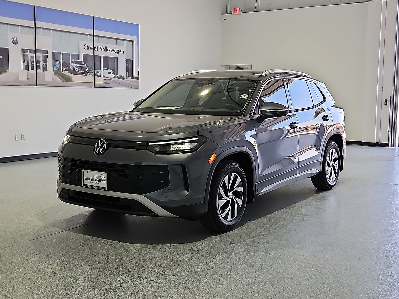 2026 Volkswagen Tiguan photo 4 of 22