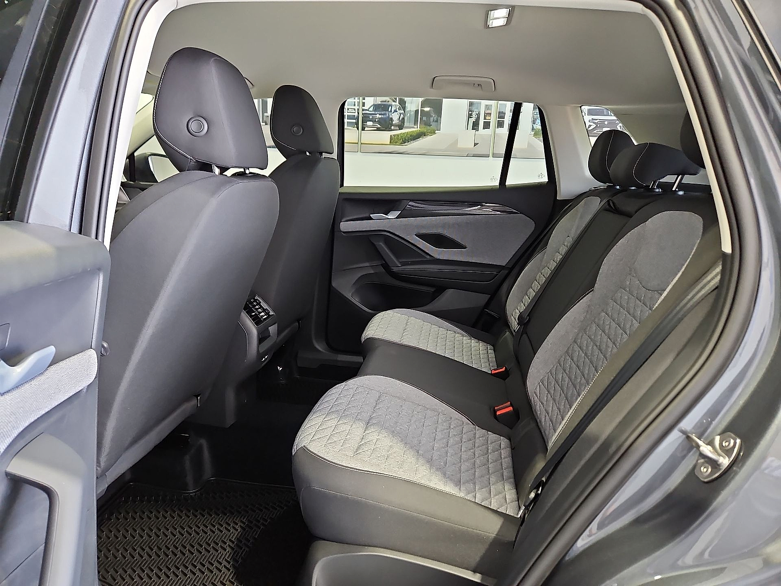 2026 Volkswagen Tiguan photo 13 of 22