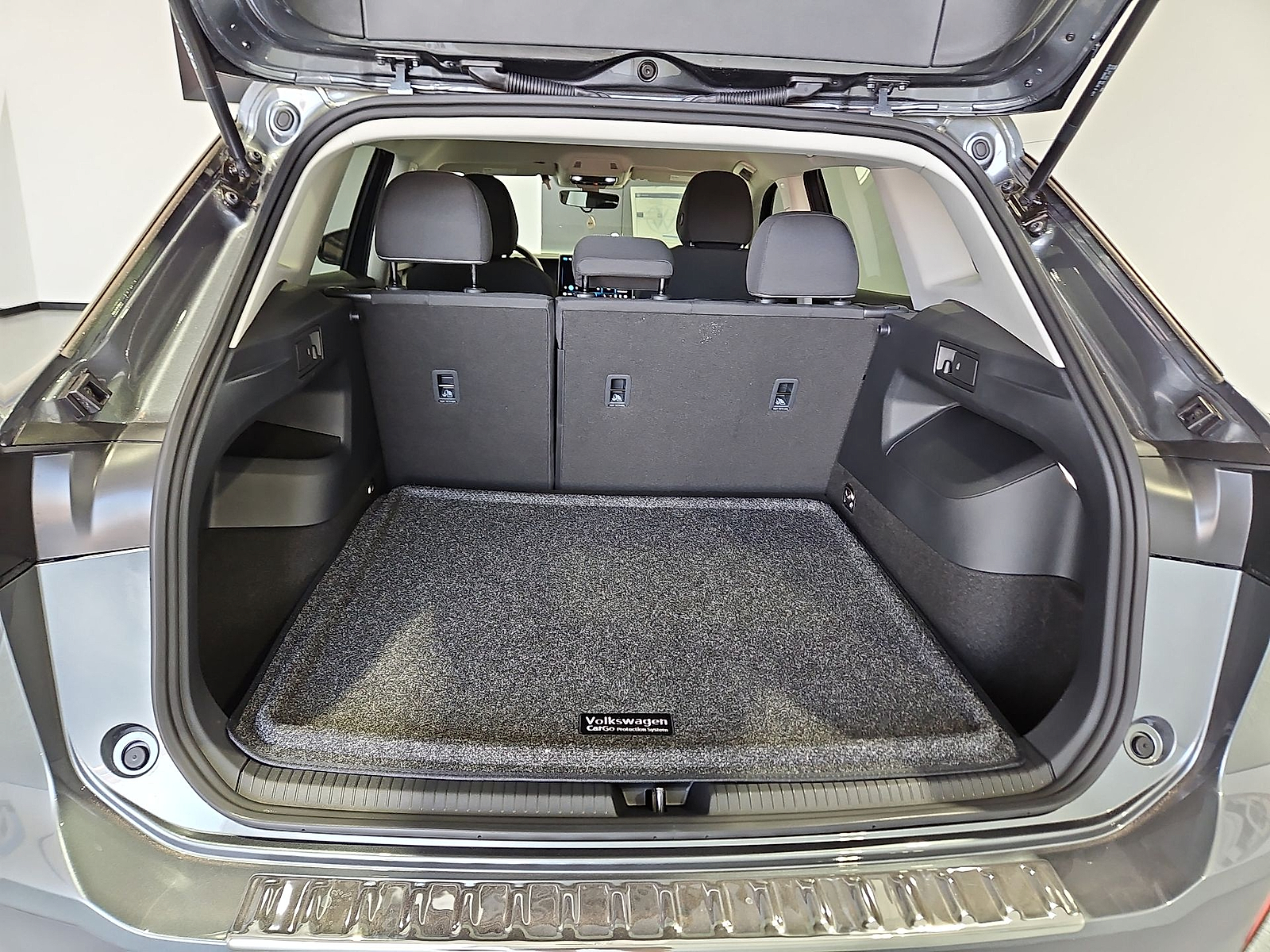 2026 Volkswagen Tiguan photo 12 of 22
