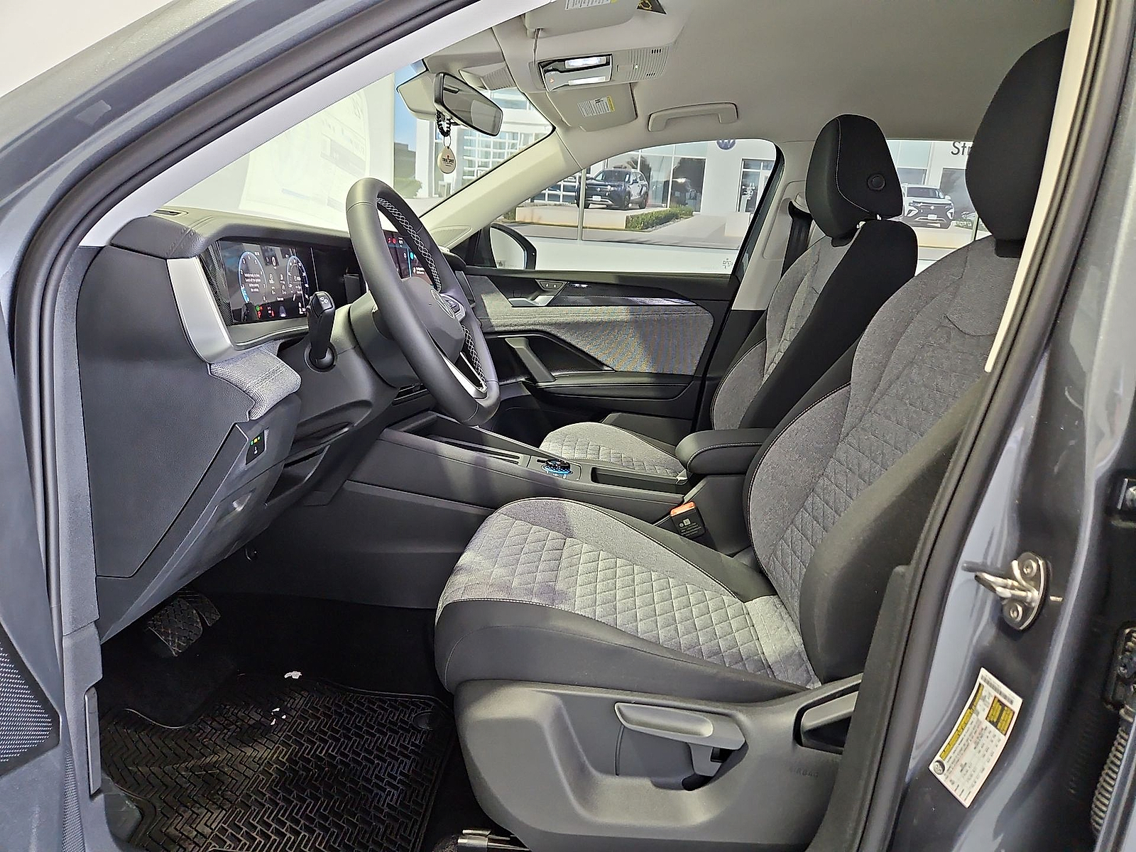 2026 Volkswagen Tiguan photo 16 of 22
