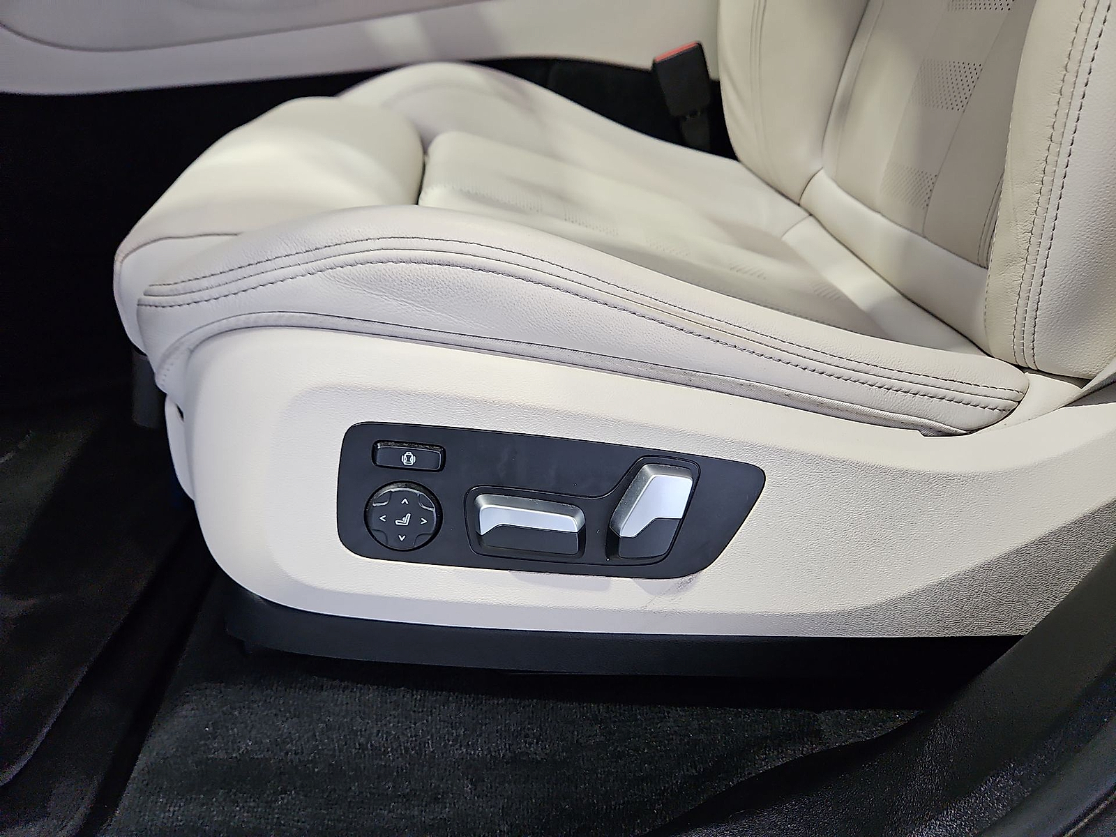 2022 BMW X5 xDrive40i White Metallic at Bobby Duby Motors