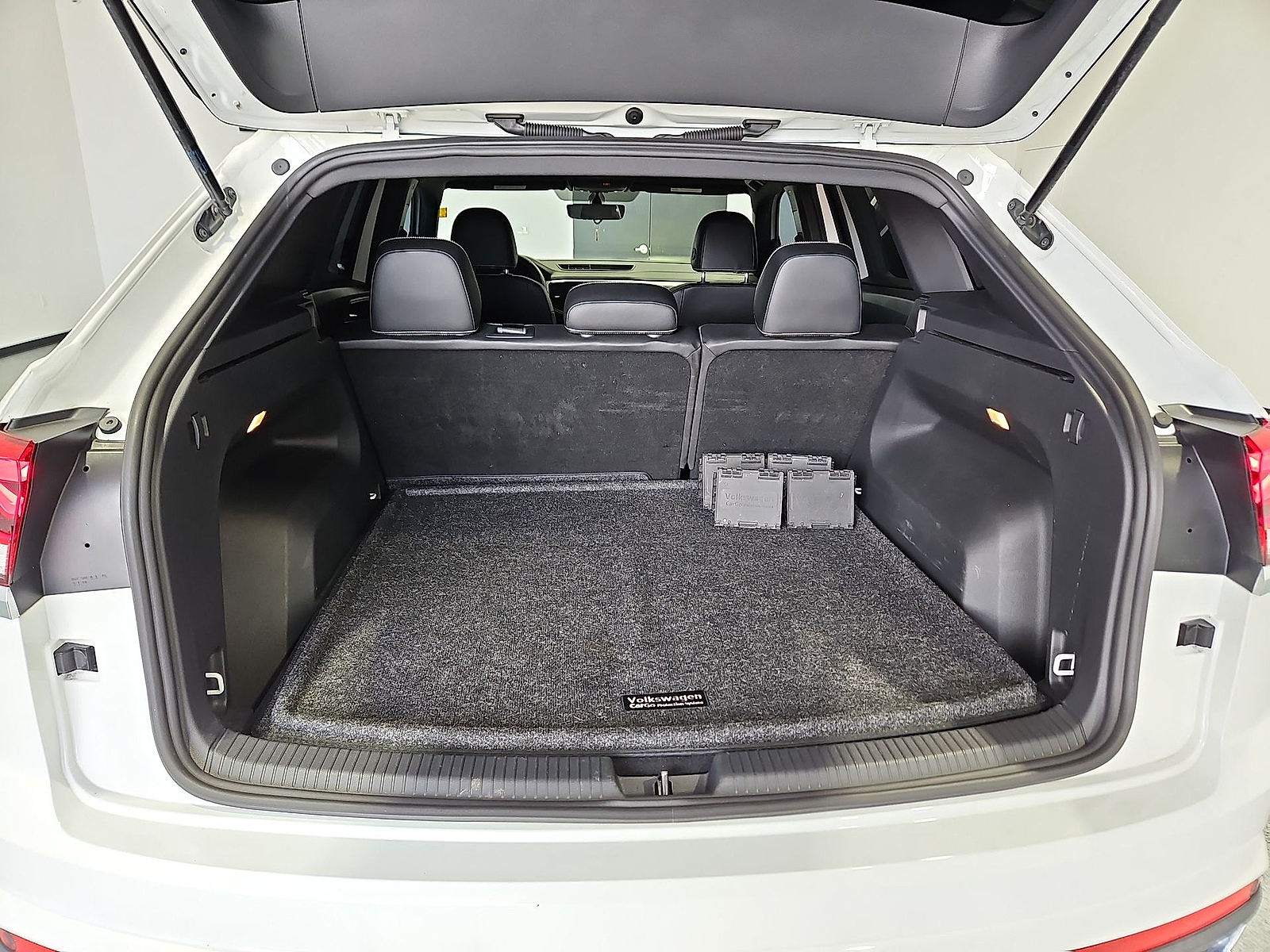 2022 Volkswagen Atlas Cross Sport 3.6L V6 SE w/Technology Pure White at Street VW of Amarillo