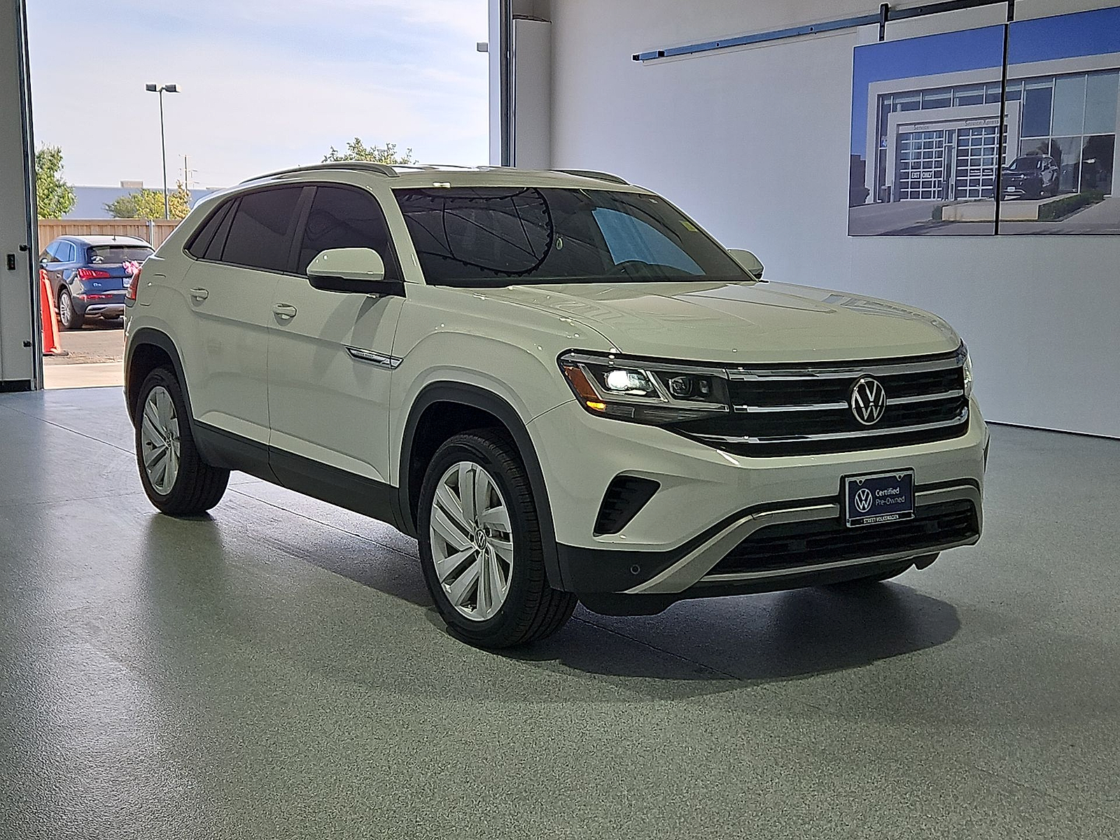 2022 Volkswagen Atlas Cross Sport 3.6L V6 SE w/Technology Pure White at Street VW of Amarillo