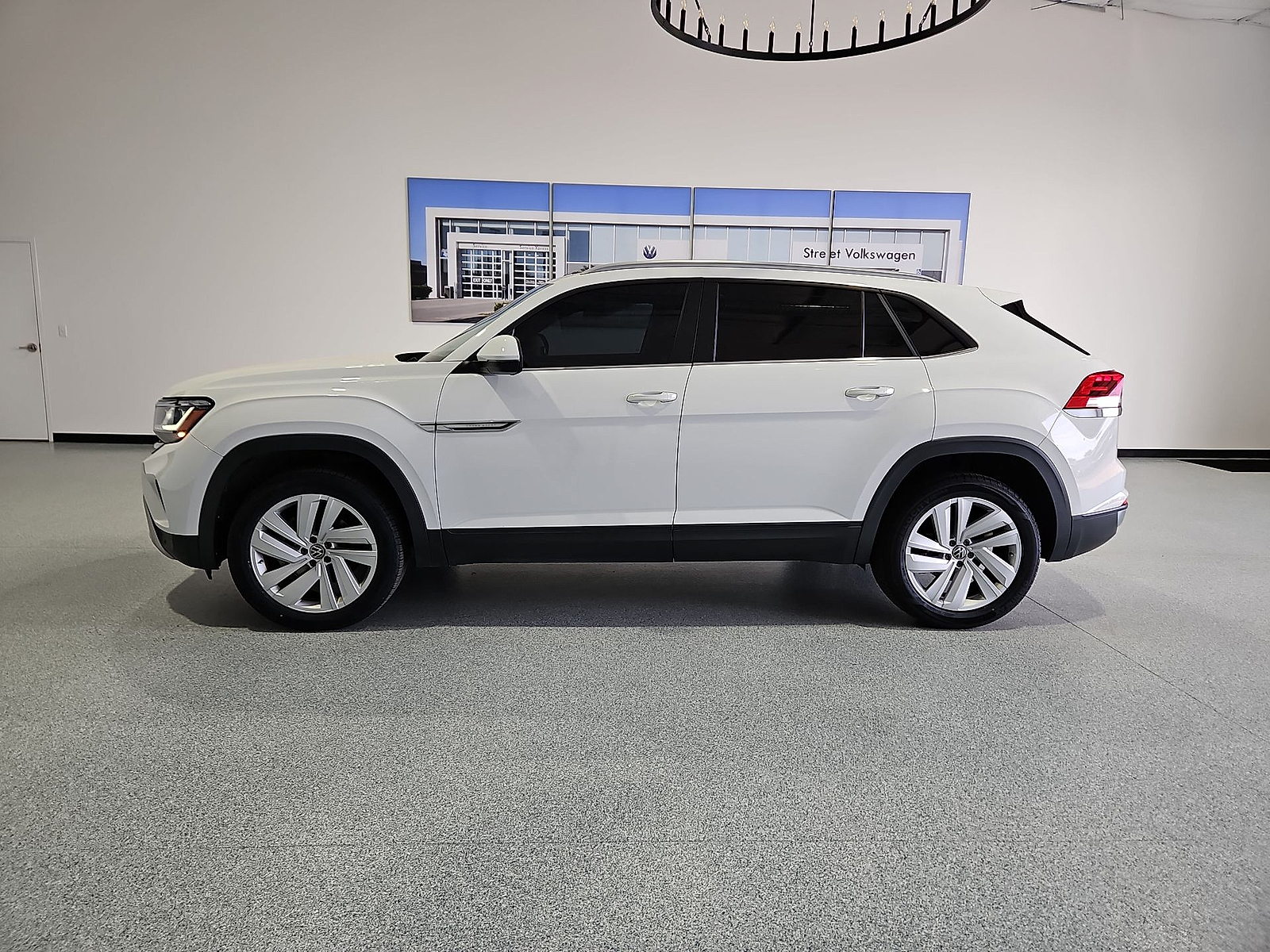 2022 Volkswagen Atlas Cross Sport 3.6L V6 SE w/Technology Pure White at Street VW of Amarillo
