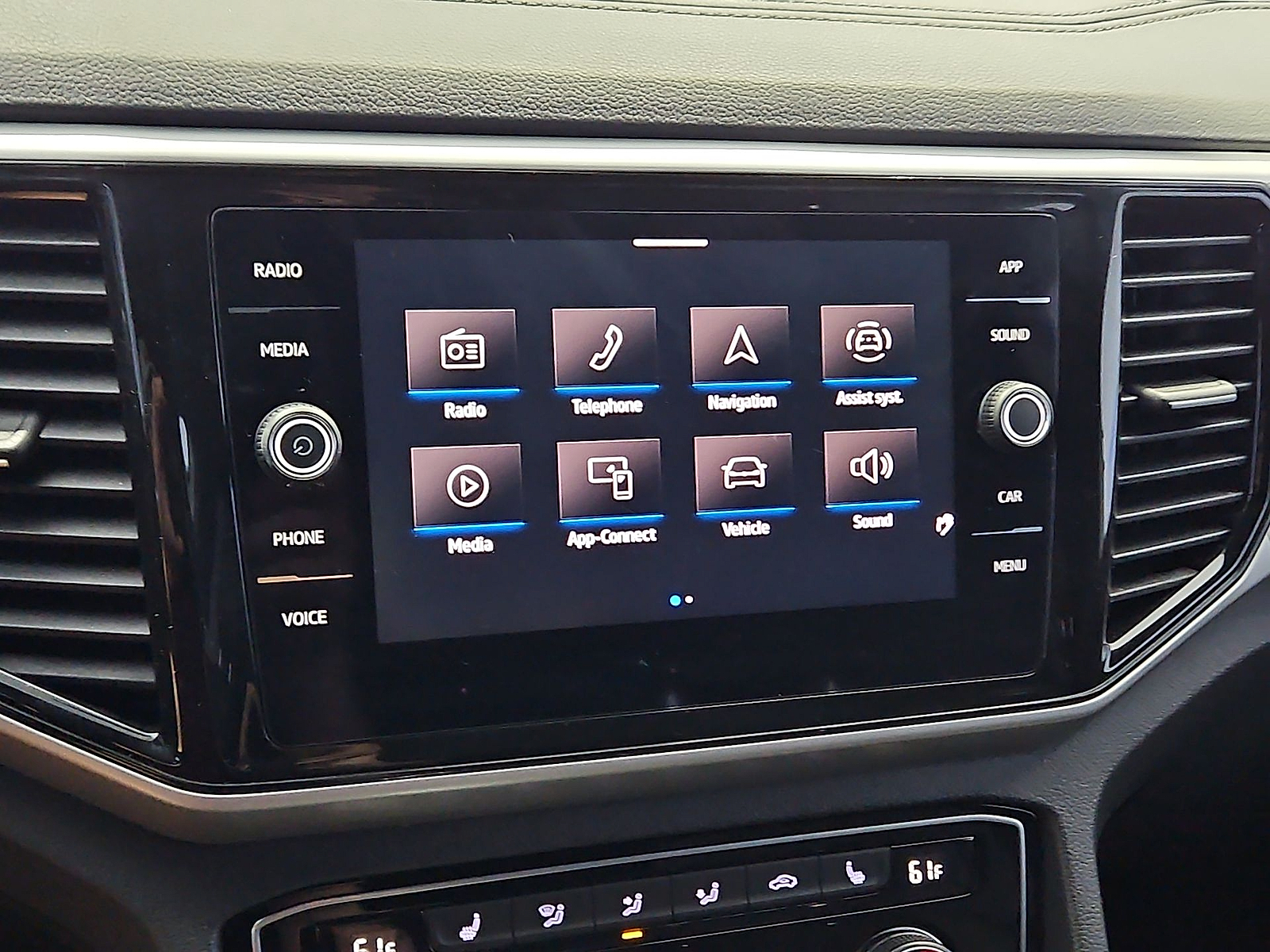 2022 Volkswagen Atlas Cross Sport 3.6L V6 SE w/Technology Pure White at Street VW of Amarillo