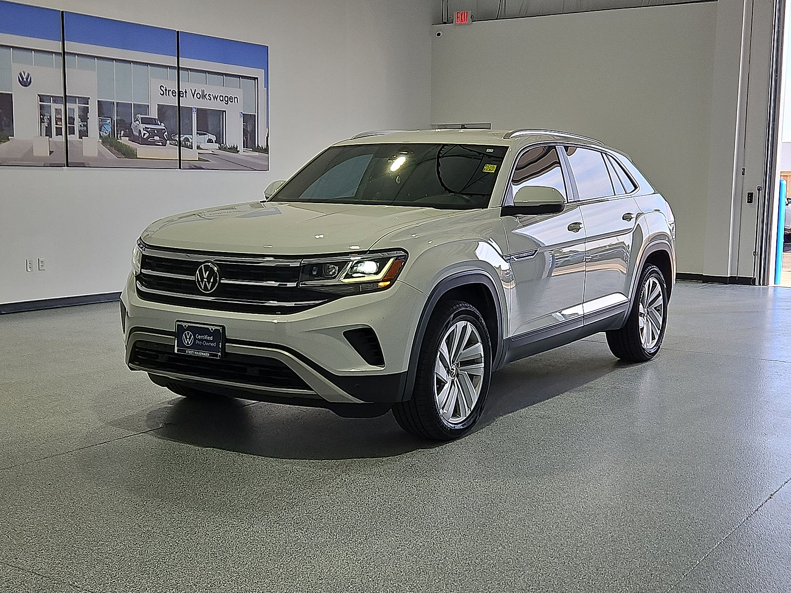 2022 Volkswagen Atlas Cross Sport 3.6L V6 SE w/Technology Pure White at Street VW of Amarillo