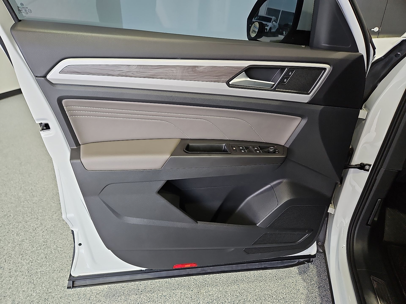 2022 Volkswagen Atlas Cross Sport 3.6L V6 SE w/Technology Pure White at Street VW of Amarillo