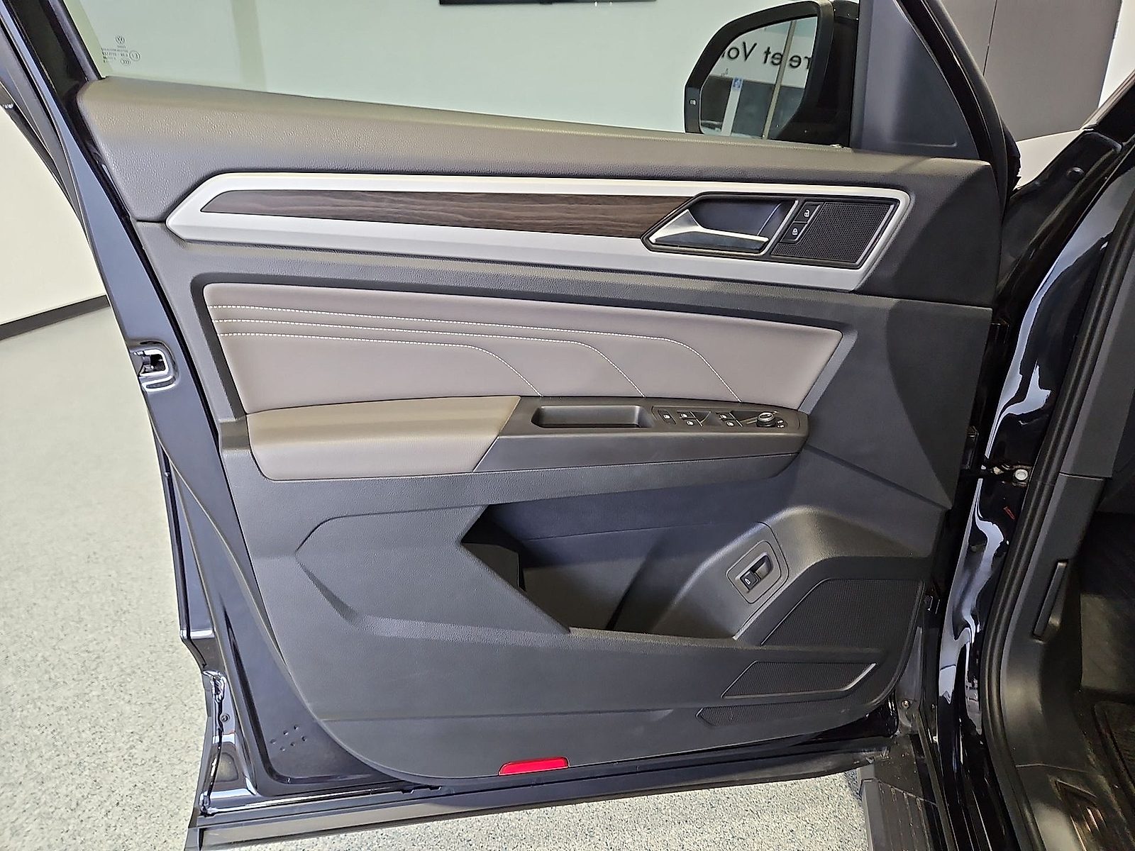 2023 Volkswagen Atlas 3.6L V6 SE w/Technology Deep Black at Street VW of Amarillo