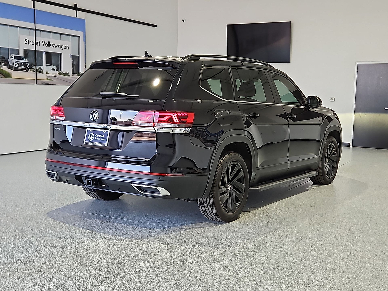 2023 Volkswagen Atlas 3.6L V6 SE w/Technology Deep Black at Street VW of Amarillo