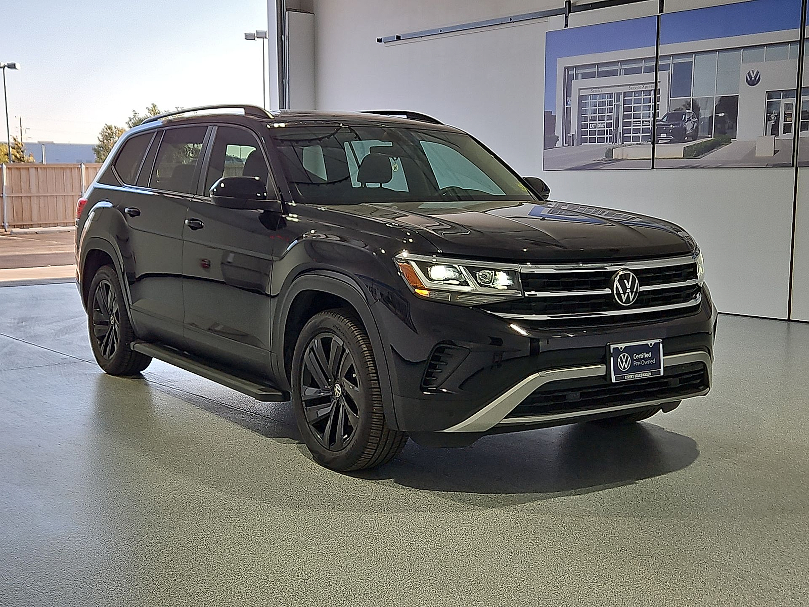 2023 Volkswagen Atlas 3.6L V6 SE w/Technology Deep Black at Street VW of Amarillo