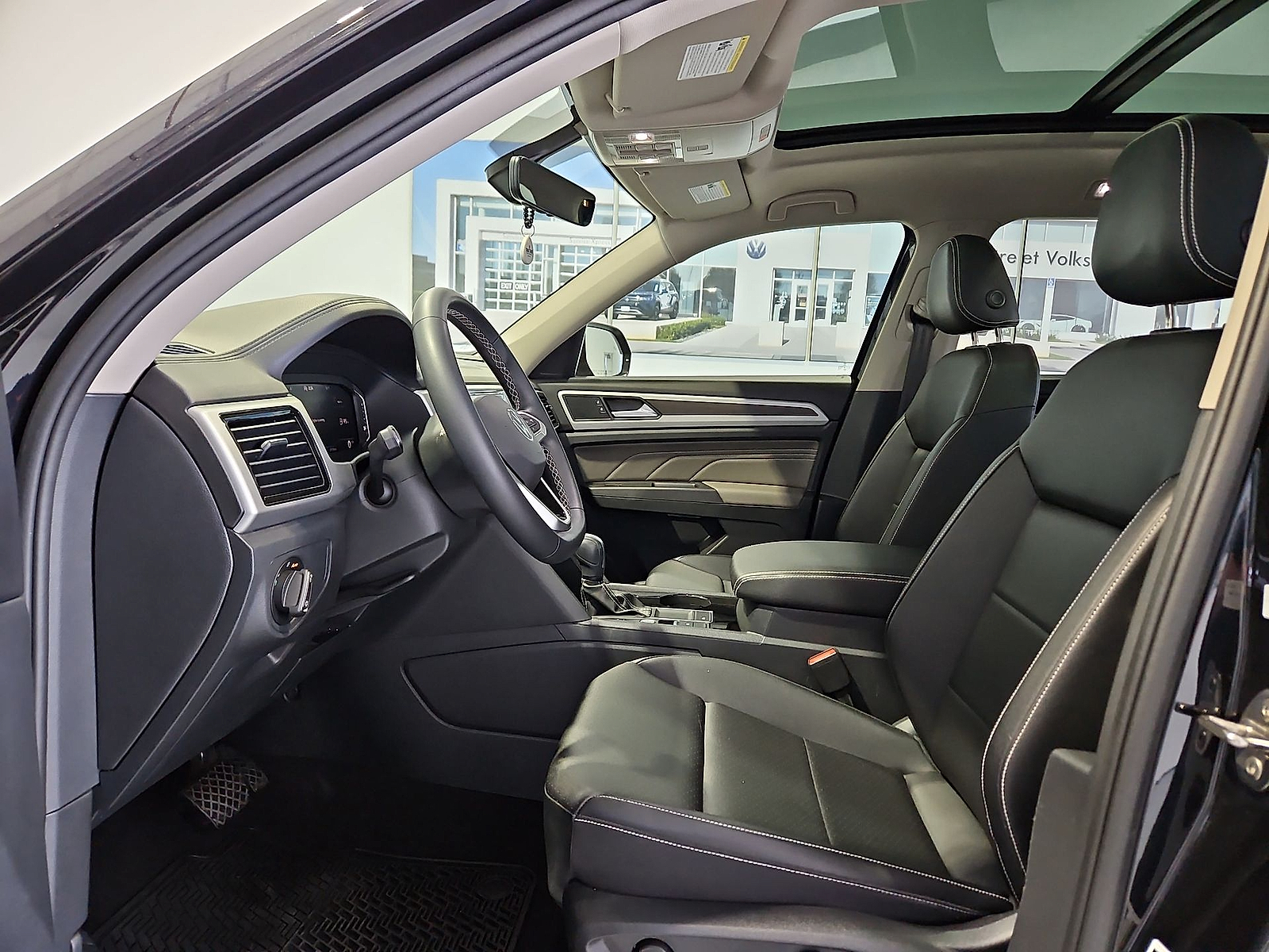 2023 Volkswagen Atlas 3.6L V6 SE w/Technology Deep Black at Street VW of Amarillo