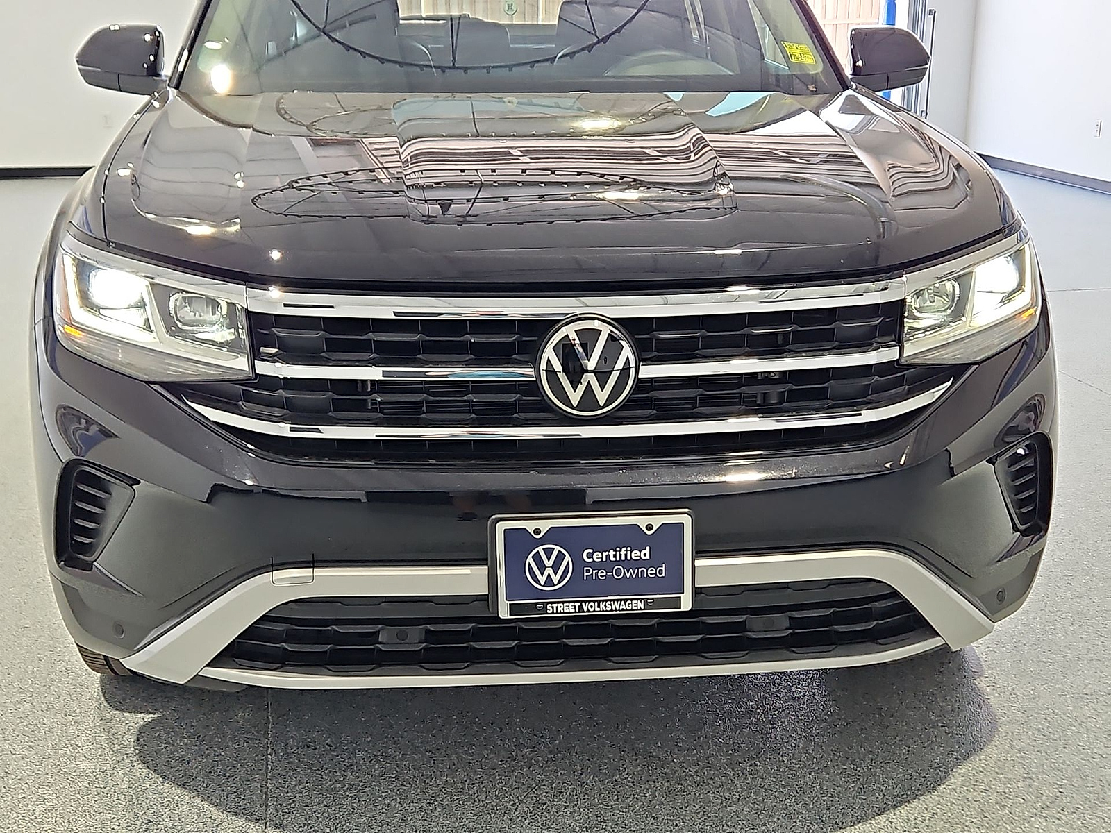 2023 Volkswagen Atlas 3.6L V6 SE w/Technology Deep Black at Street VW of Amarillo
