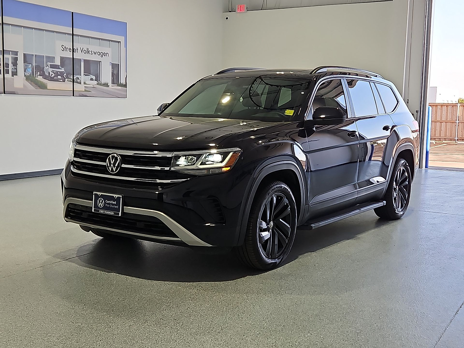 2023 Volkswagen Atlas 3.6L V6 SE w/Technology Deep Black at Street VW of Amarillo