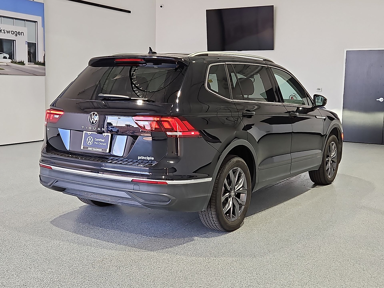 2024 Volkswagen Tiguan 2.0T SE Deep Black Pearl at Street VW of Amarillo