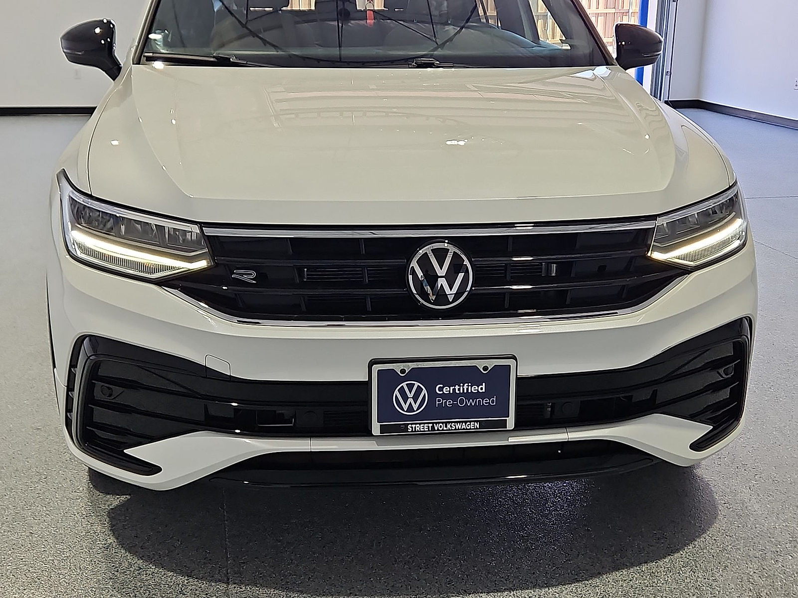 2024 Volkswagen Tiguan 2.0T SE R-Line Black Opal White at Street VW of Amarillo
