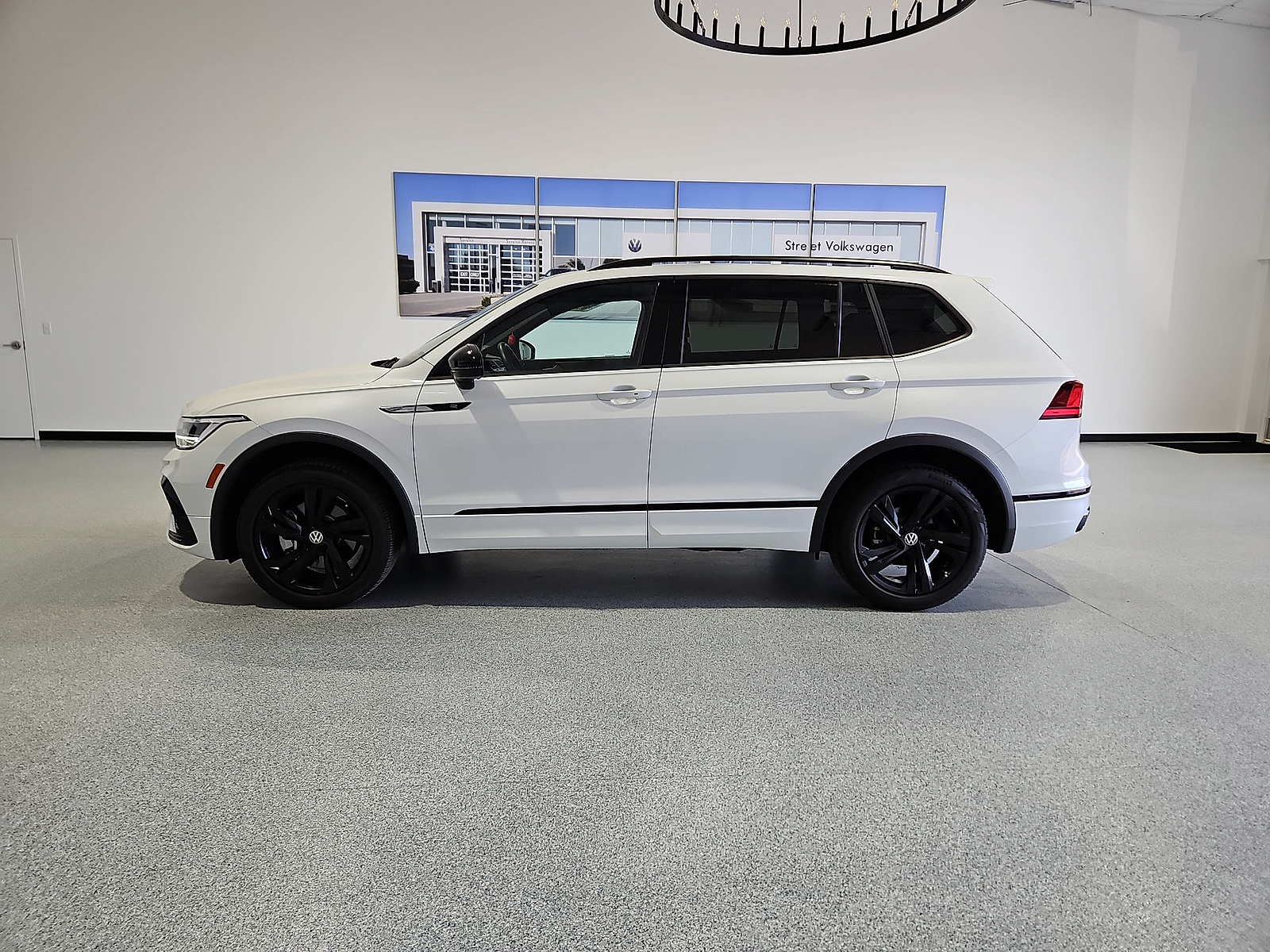 2024 Volkswagen Tiguan 2.0T SE R-Line Black Opal White at Street VW of Amarillo