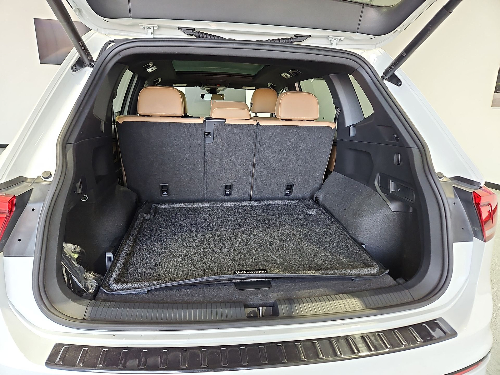 2024 Volkswagen Tiguan 2.0T SE R-Line Black Opal White at Street VW of Amarillo