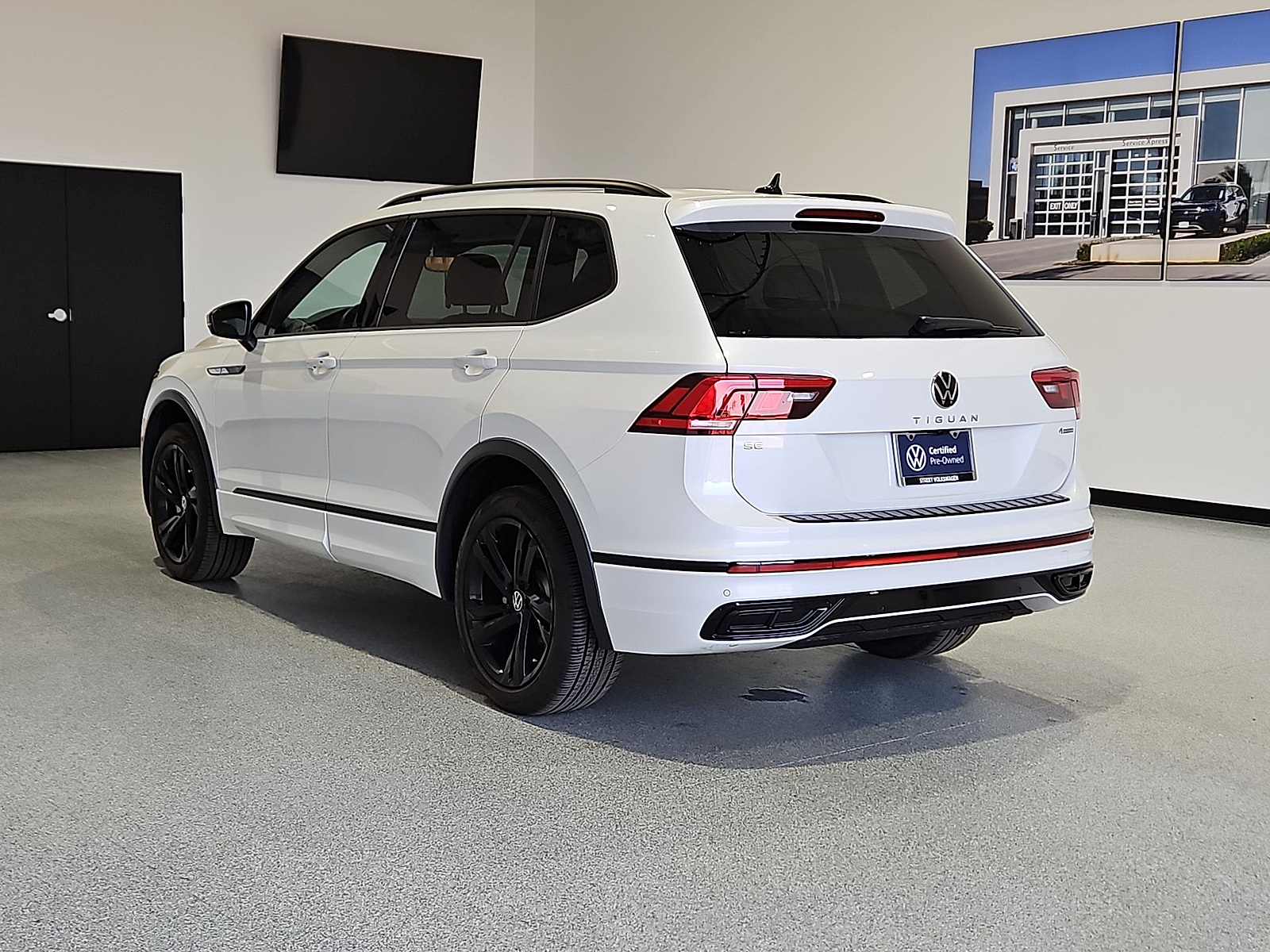 2024 Volkswagen Tiguan 2.0T SE R-Line Black Opal White at Street VW of Amarillo