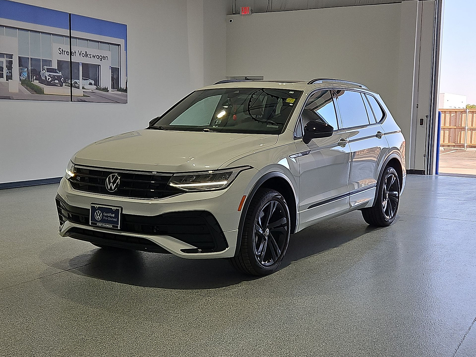 2024 Volkswagen Tiguan 2.0T SE R-Line Black Opal White at Street VW of Amarillo