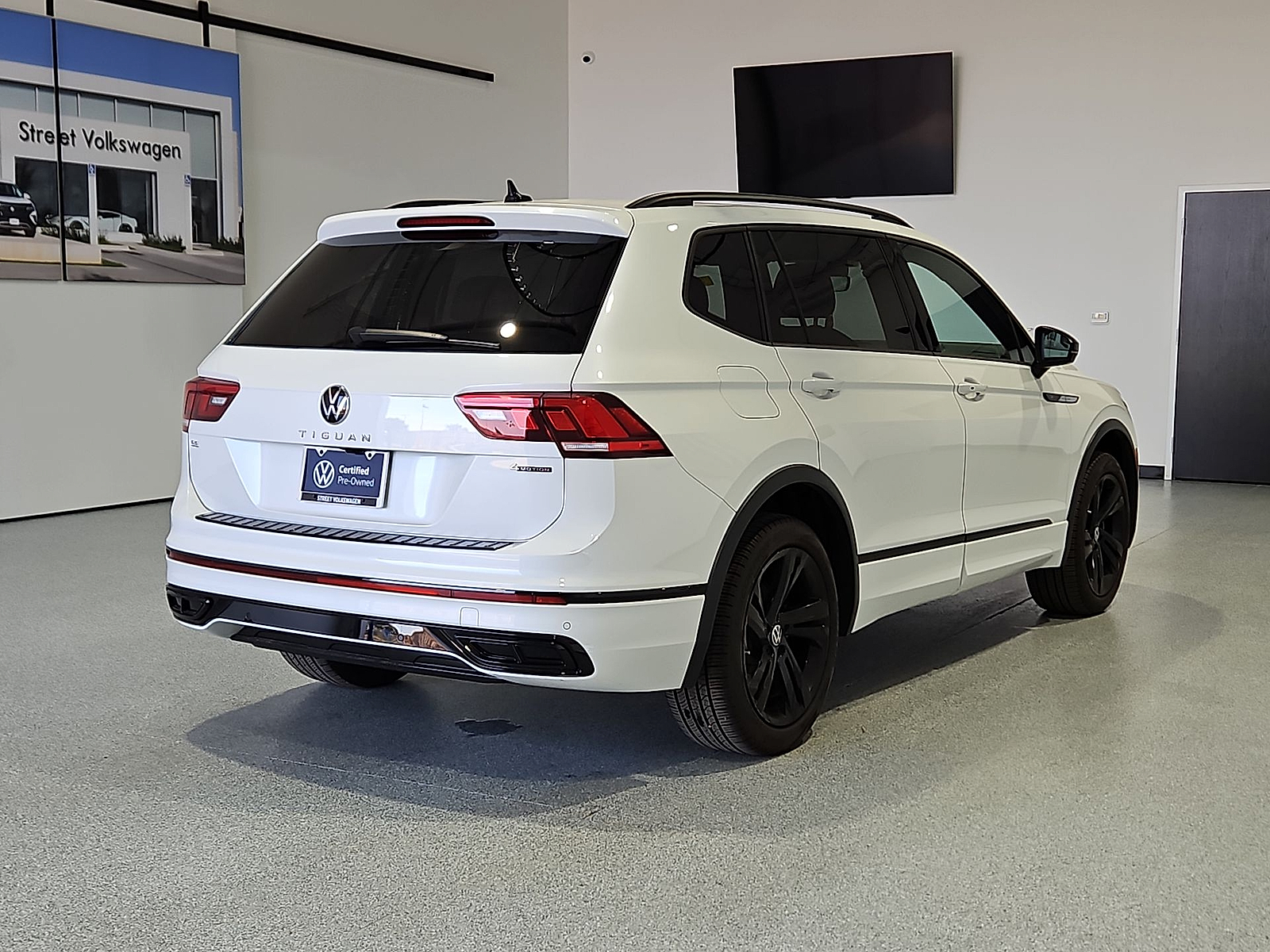 2024 Volkswagen Tiguan 2.0T SE R-Line Black Opal White at Street VW of Amarillo