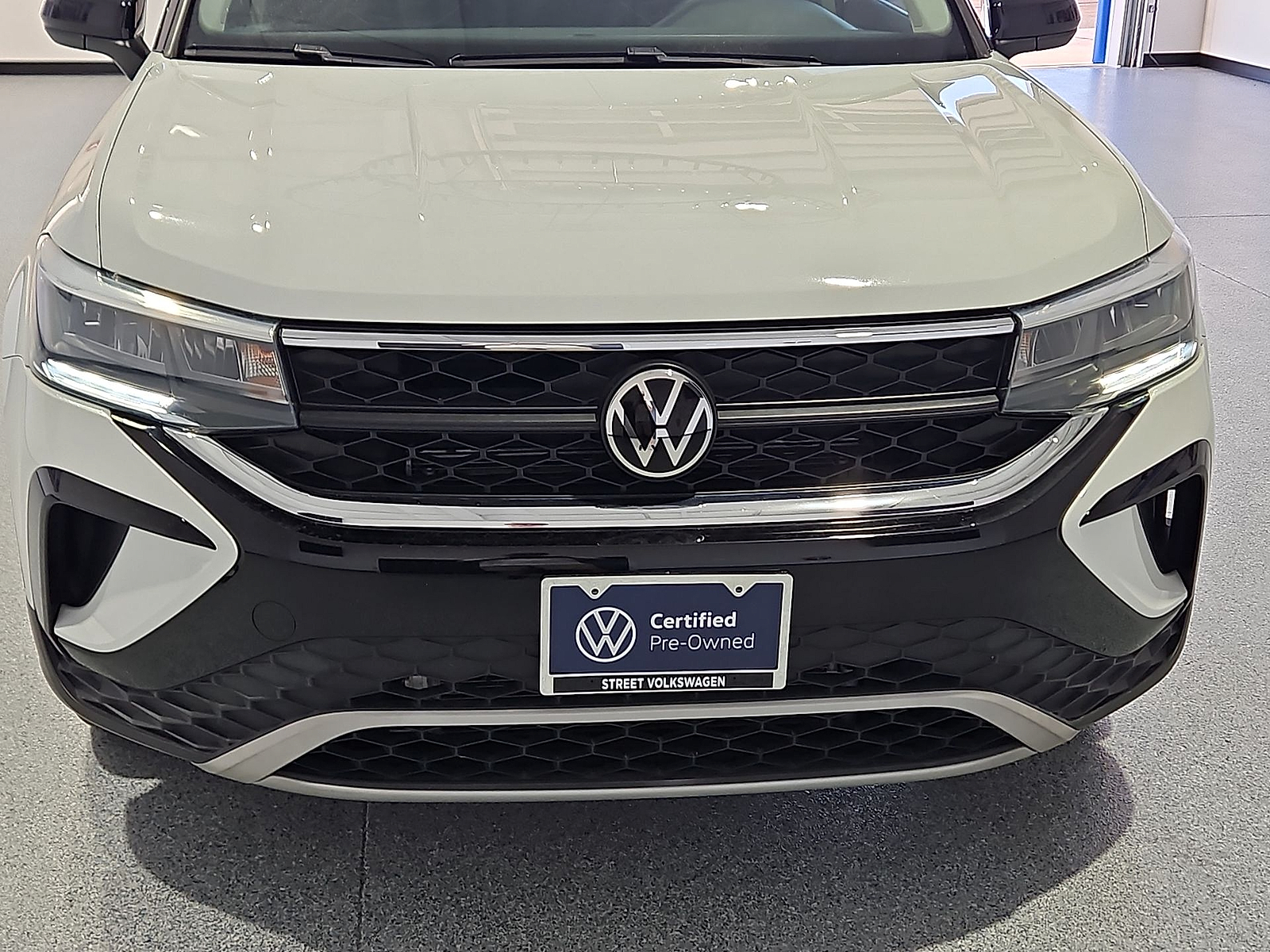 2023 Volkswagen Taos 1.5T SE Pure White at Street VW of Amarillo
