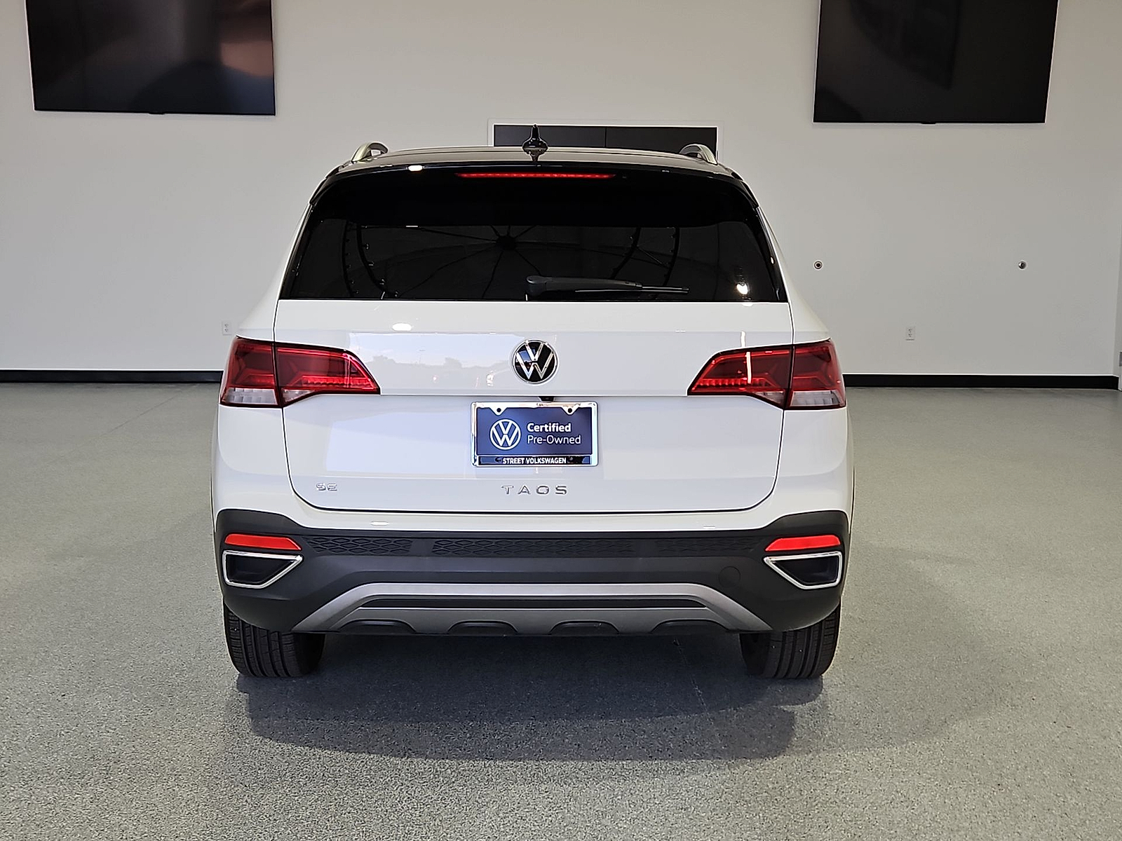 2023 Volkswagen Taos 1.5T SE Pure White at Street VW of Amarillo