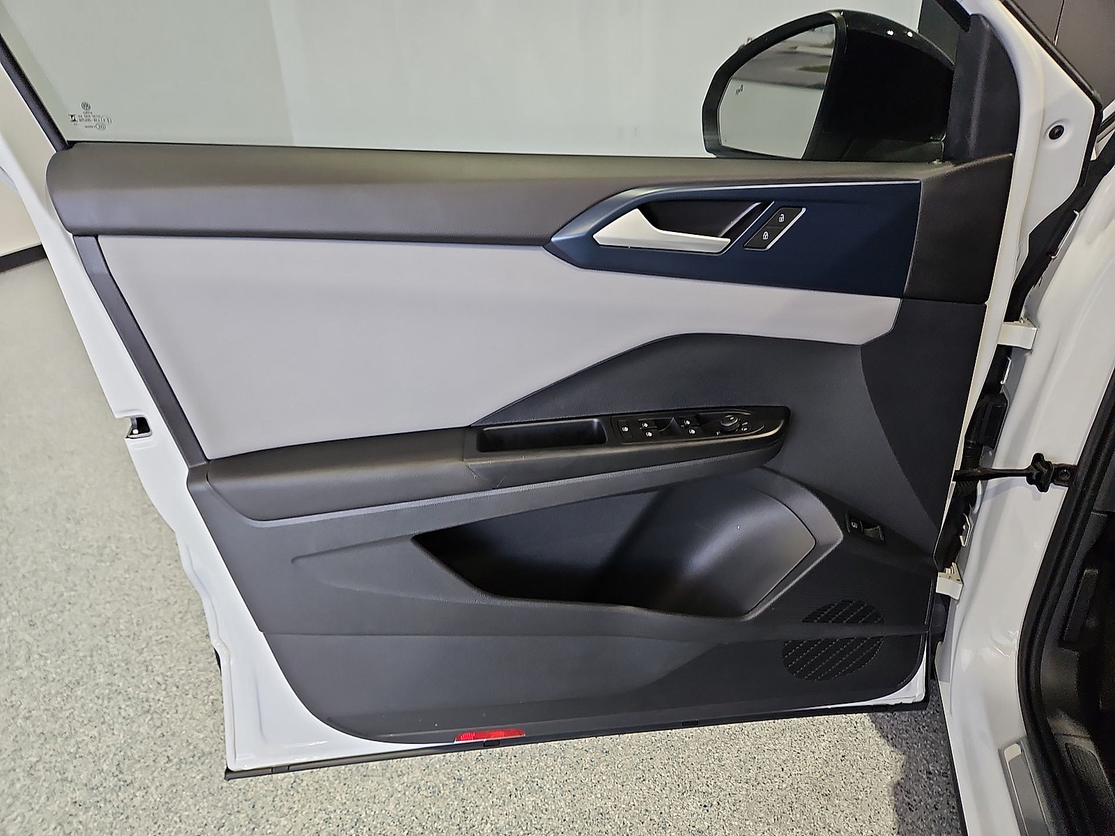 2023 Volkswagen Taos 1.5T SE Pure White at Street VW of Amarillo