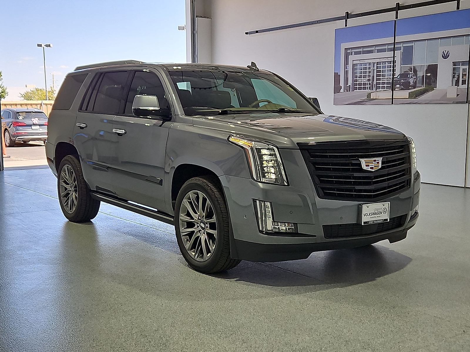 2020 Cadillac Escalade 4WD Platinum - 1