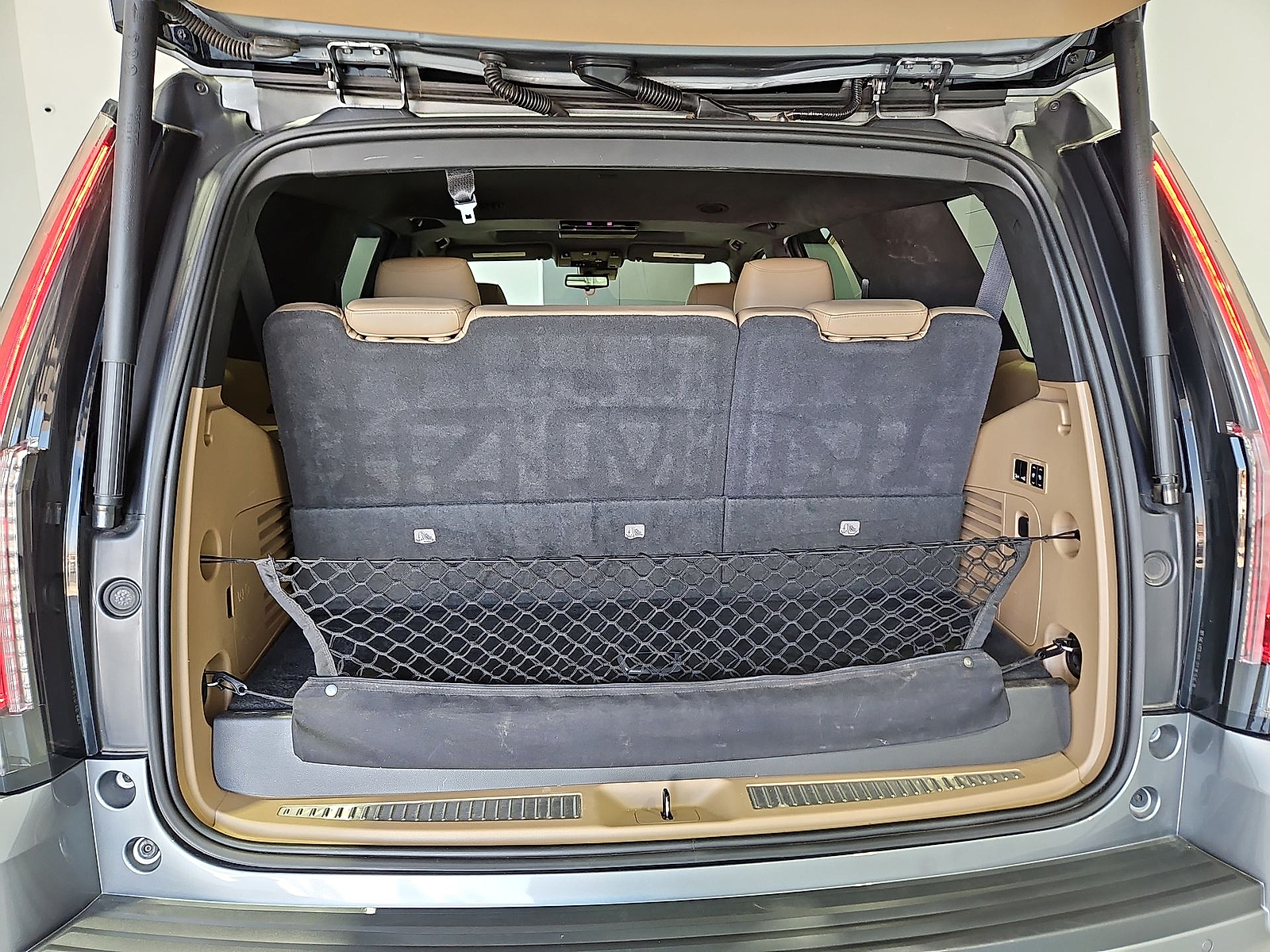 2020 Cadillac Escalade 4WD Platinum - 11