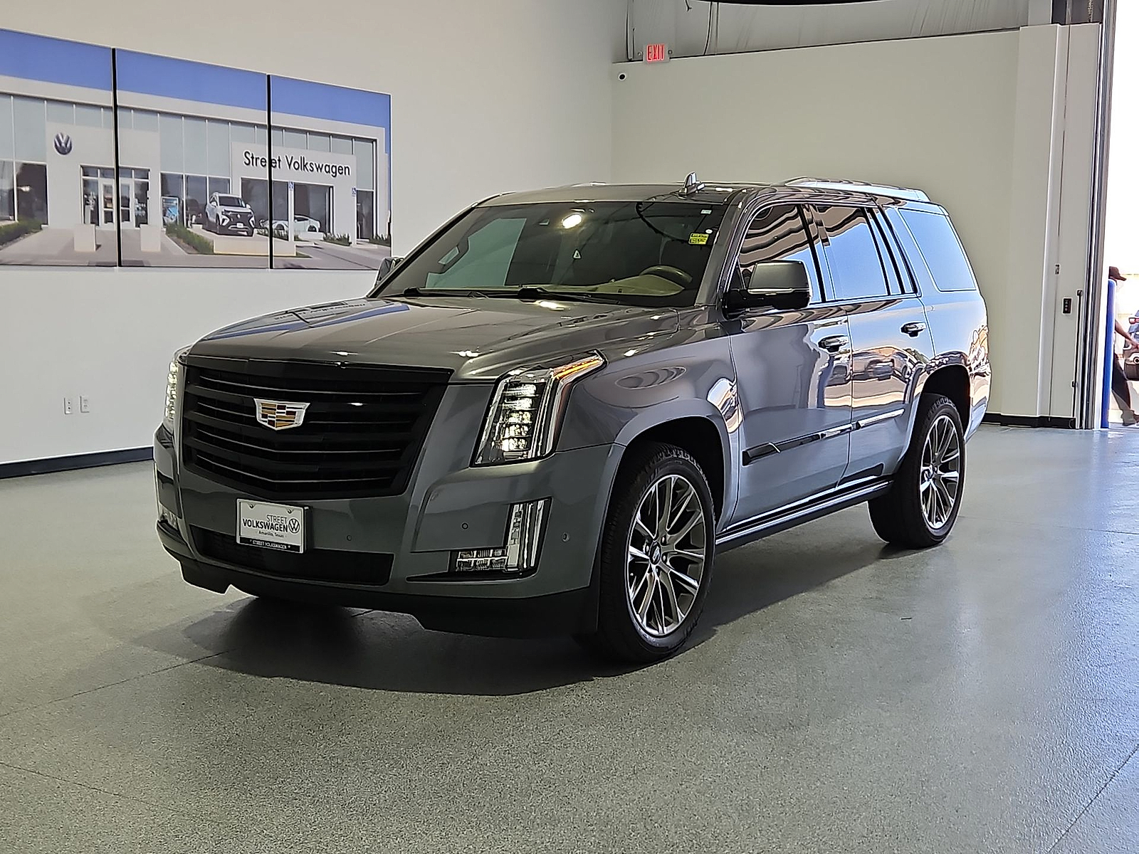 2020 Cadillac Escalade 4WD Platinum - 3