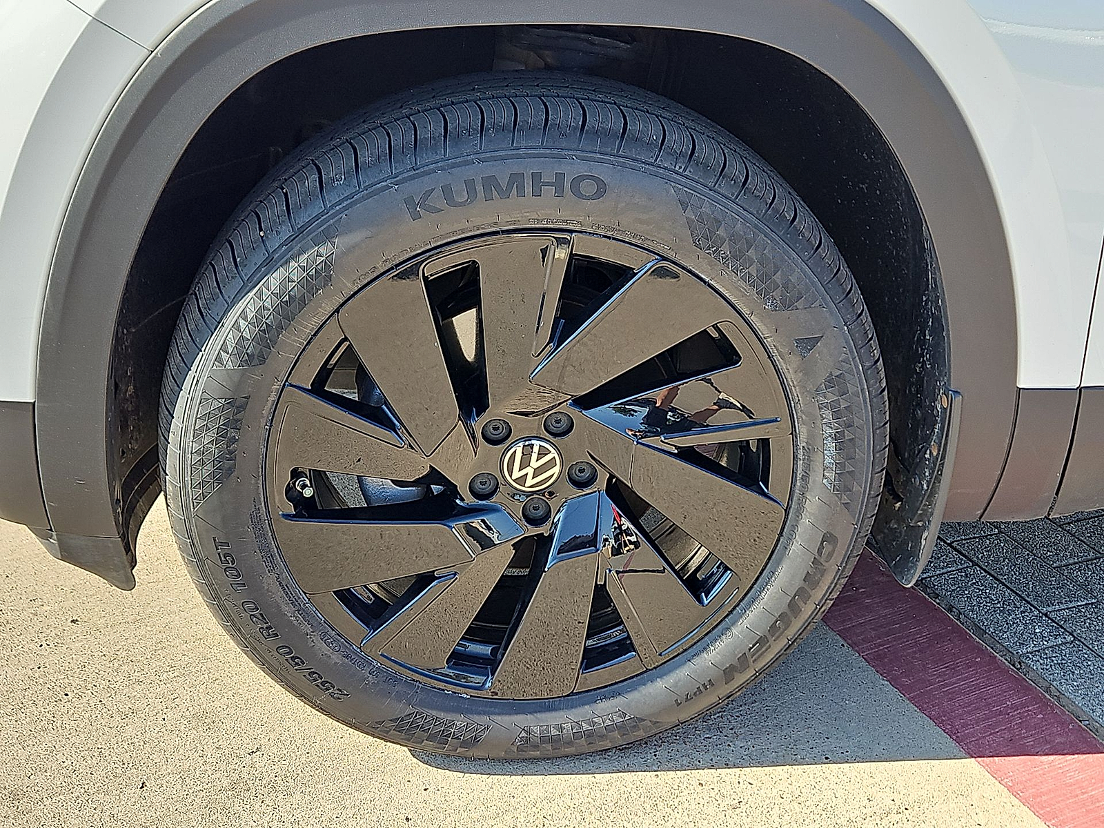 2025 Volkswagen Atlas 2.0T SE w/Technology Pure White at Bobby Duby Motors