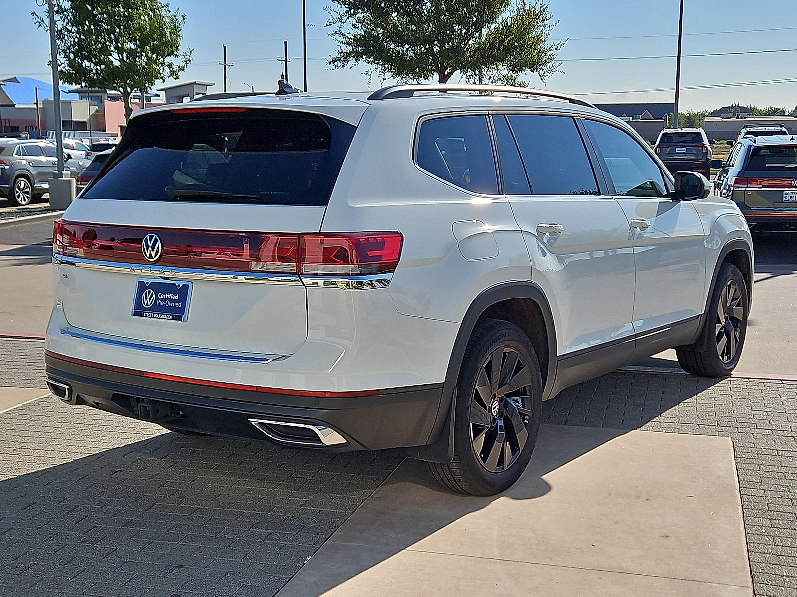 2025 Volkswagen Atlas 2.0T SE w/Technology Pure White at Bobby Duby Motors