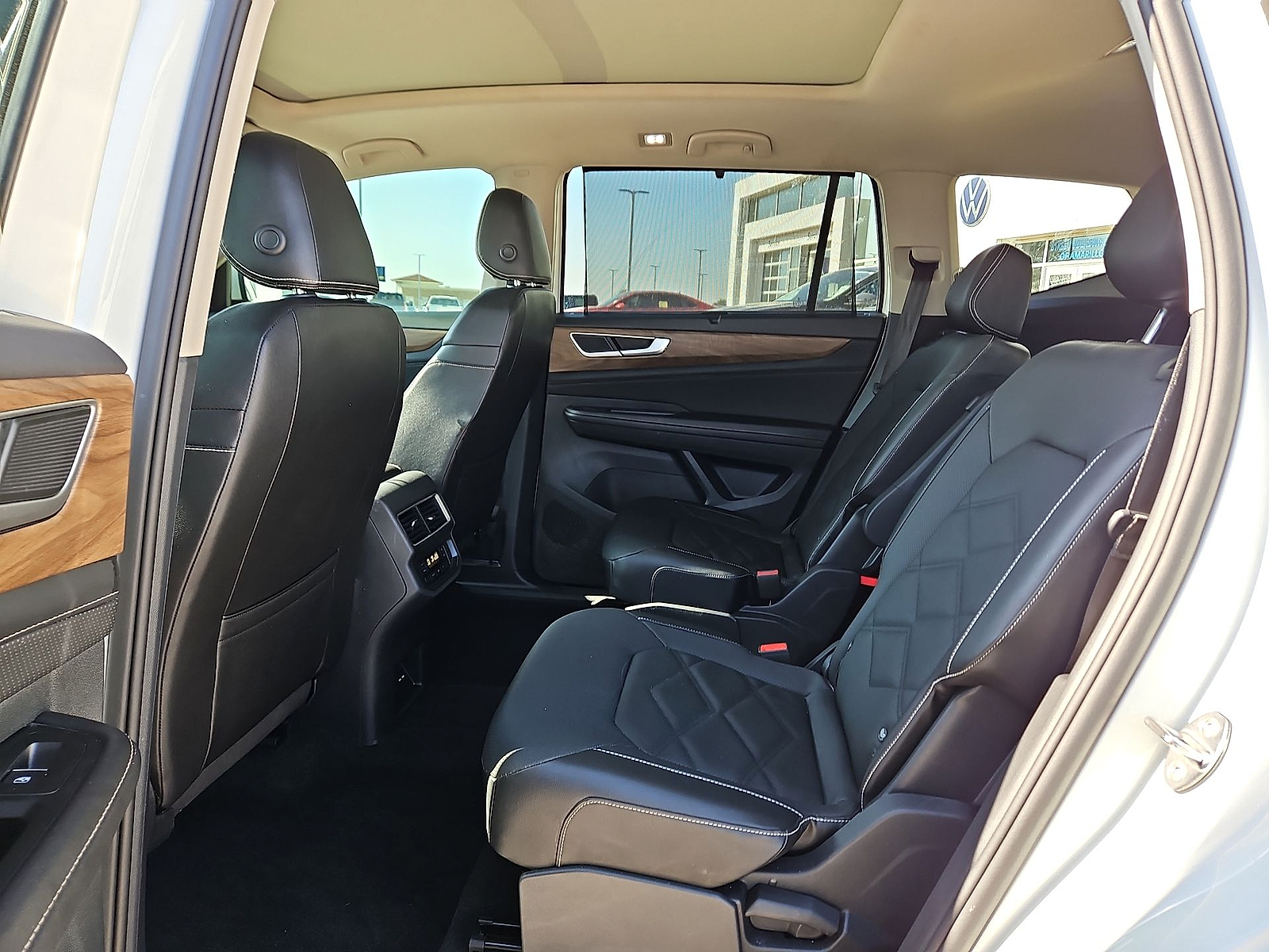 2025 Volkswagen Atlas 2.0T SE w/Technology Pure White at Bobby Duby Motors