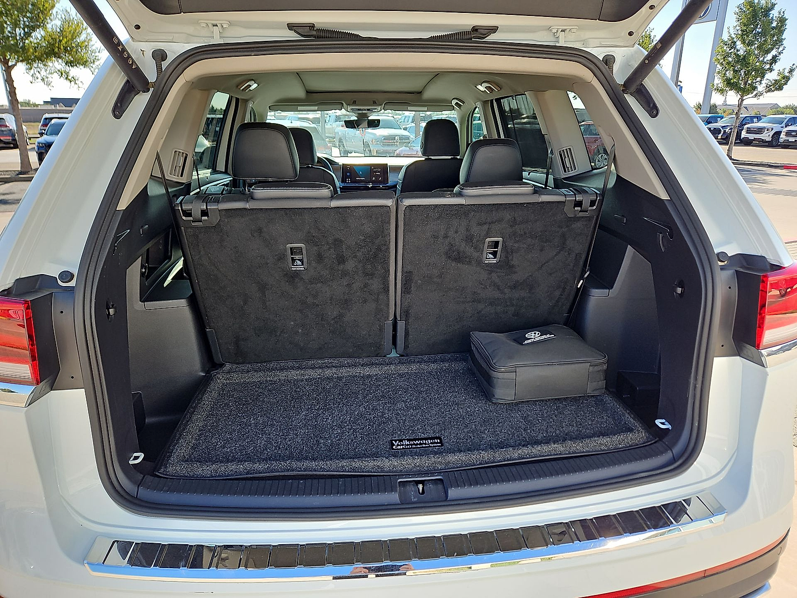 2025 Volkswagen Atlas 2.0T SE w/Technology Pure White at Bobby Duby Motors