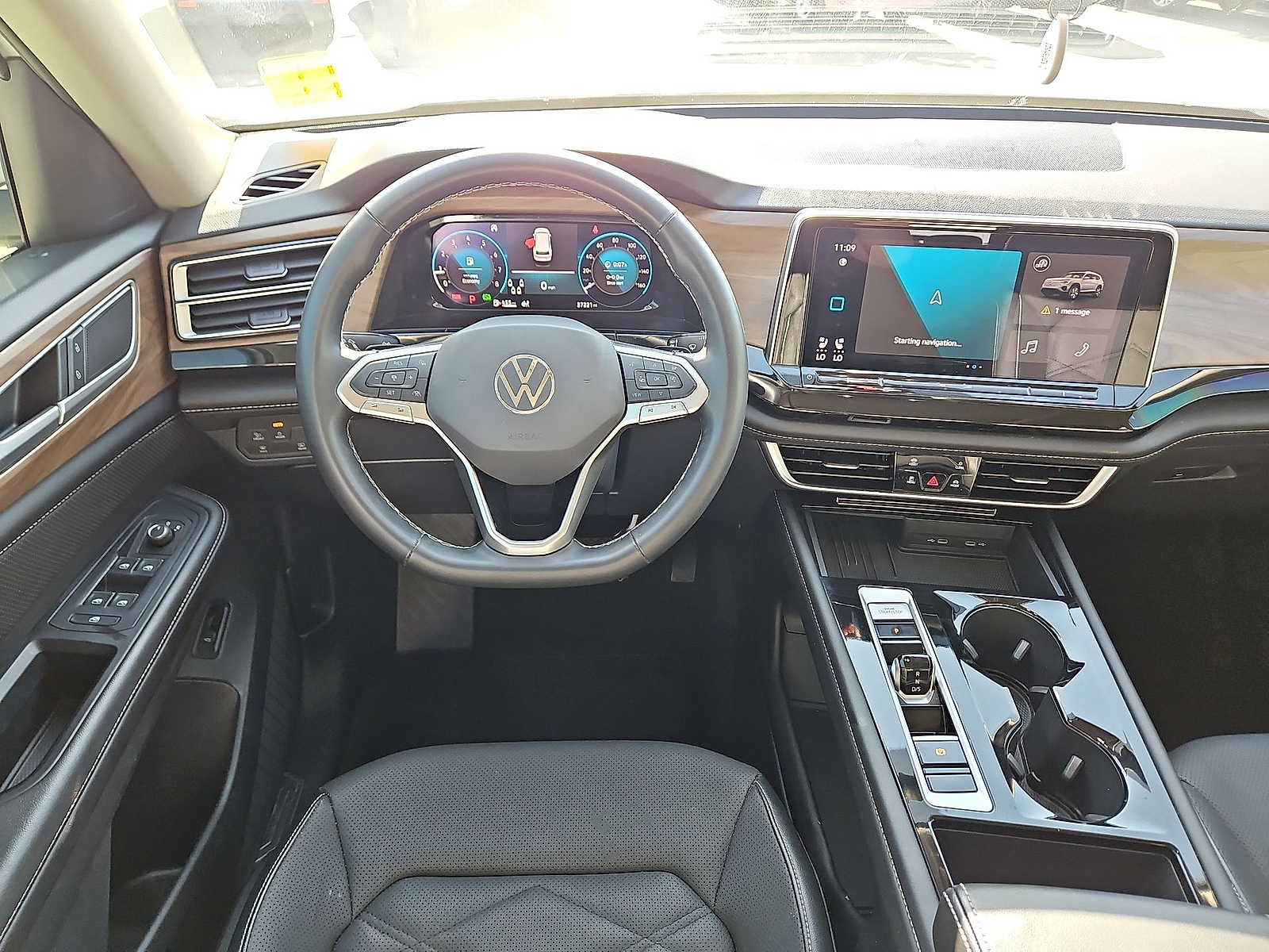 2025 Volkswagen Atlas 2.0T SE w/Technology Pure White at Bobby Duby Motors