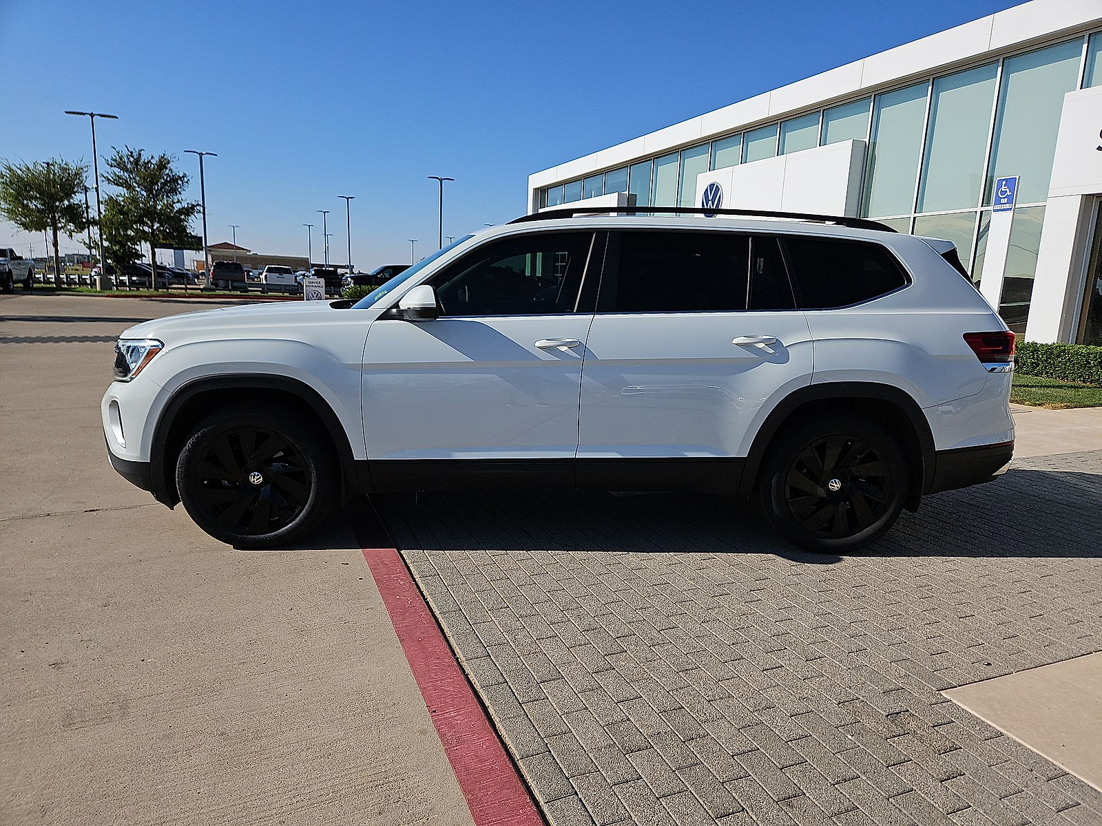 2025 Volkswagen Atlas 2.0T SE w/Technology Pure White at Bobby Duby Motors