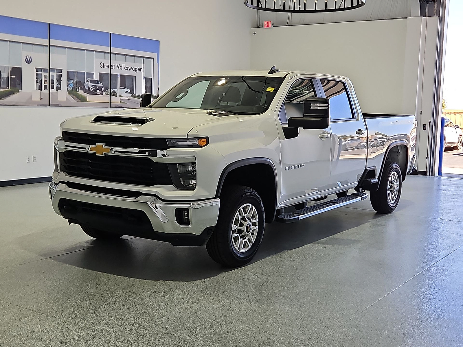 2025 Chevrolet Silverado 2500HD photo 4 of 22