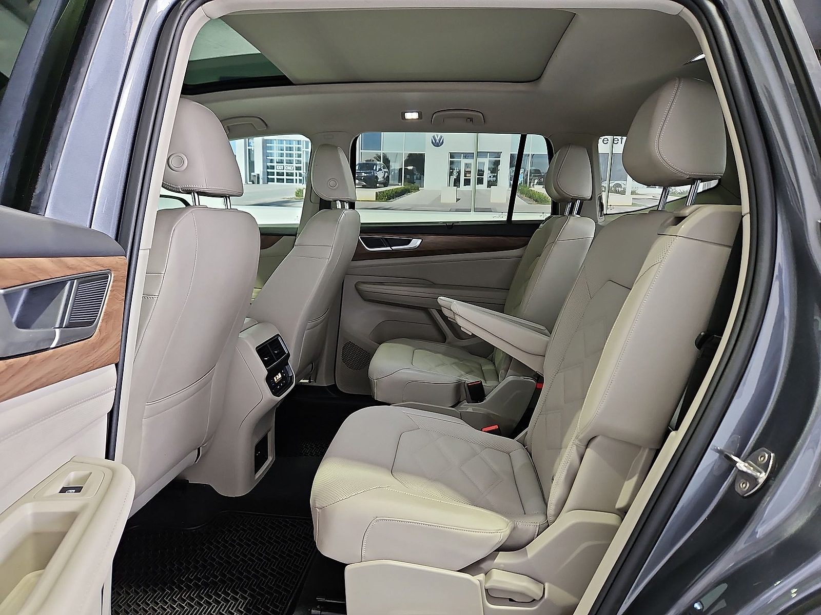 2024 Volkswagen Atlas 2.0T SE w/Technology Platinum Gray Metallic at Street VW of Amarillo
